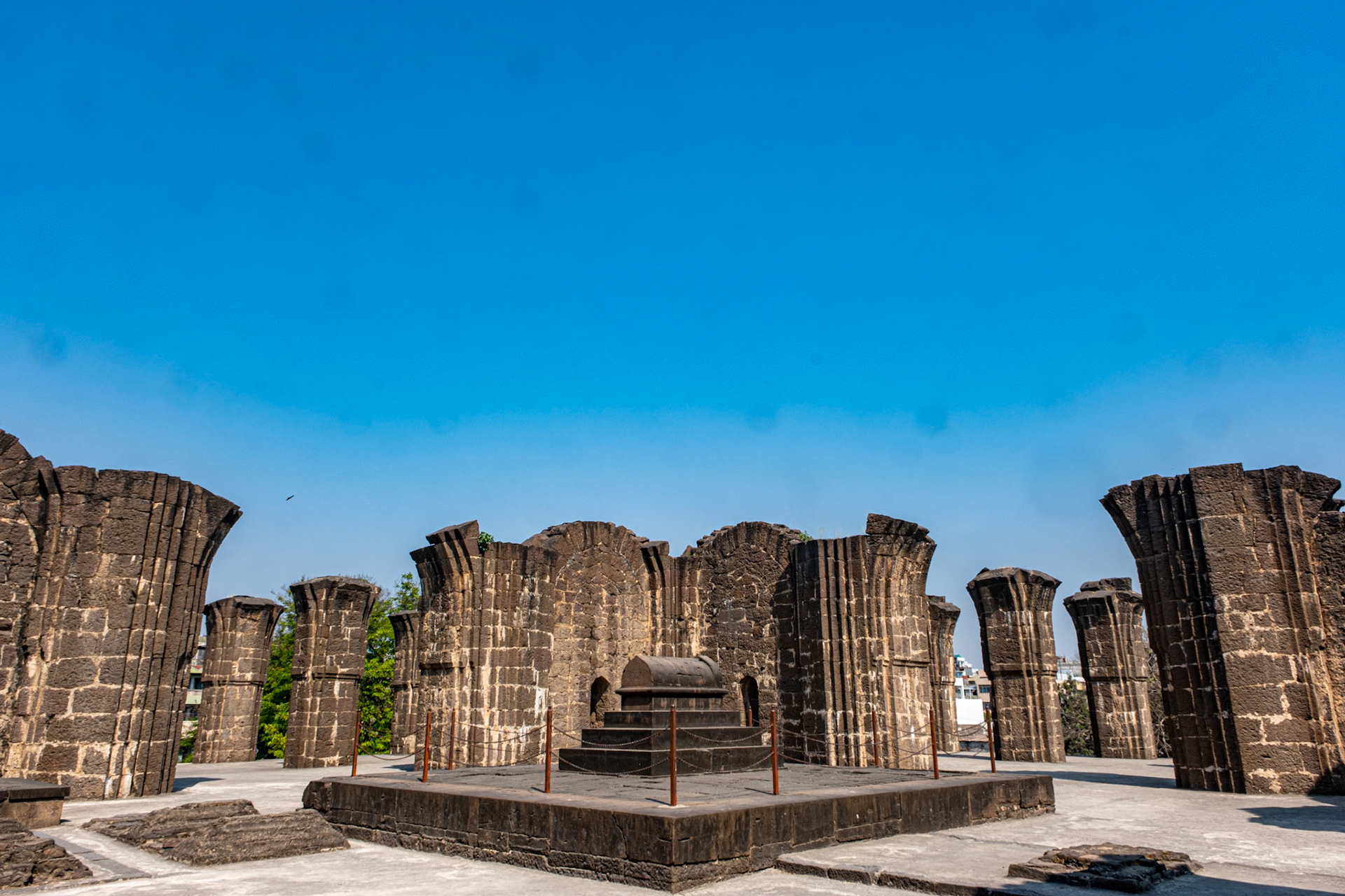Barah Kaman - Tombs of Ali Adil Shah II, wife, daughters and others