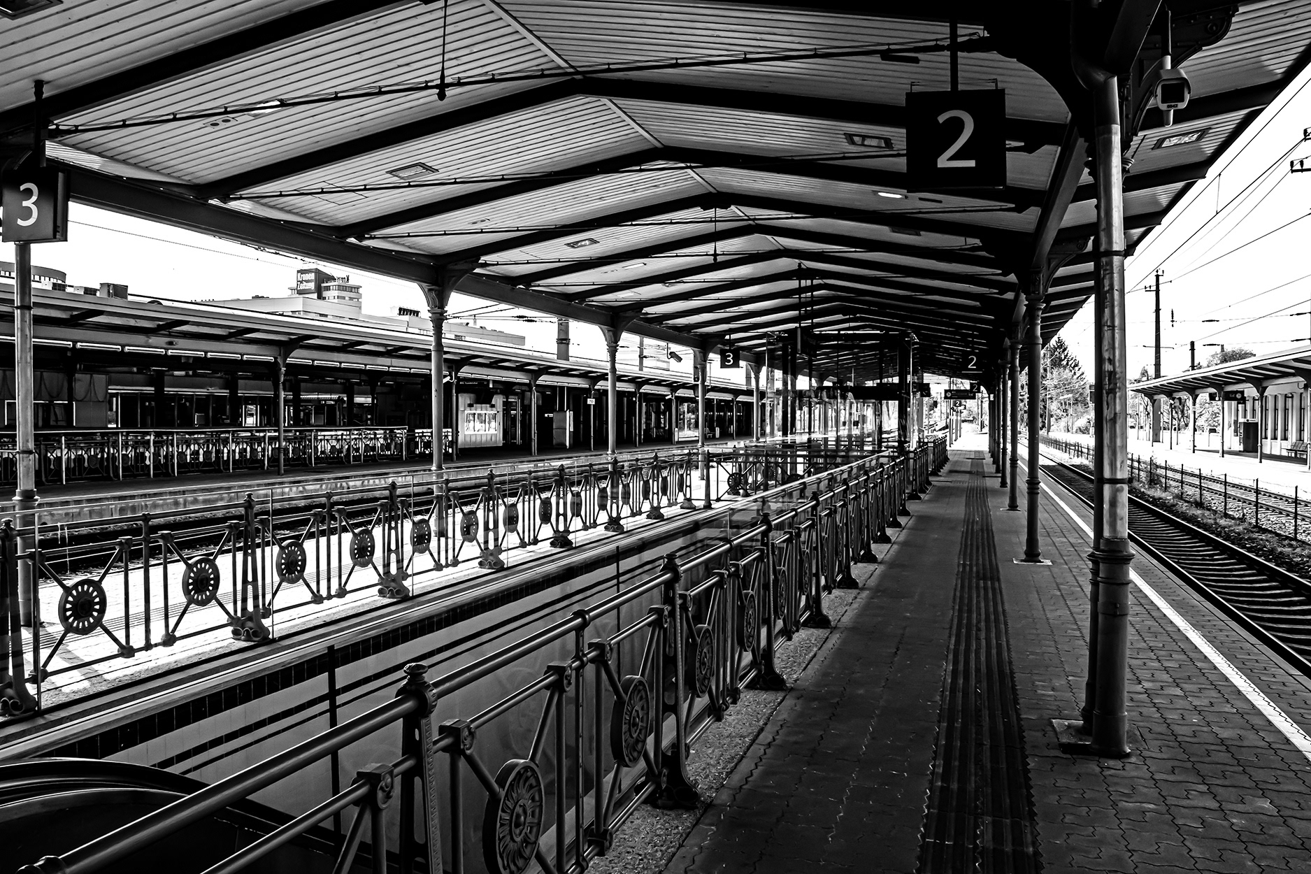Empty platforms at Vienna Heiligenstadt railway station during the 2020 COVID-19 lockdown – small train station with no passengers and quiet atmosphere