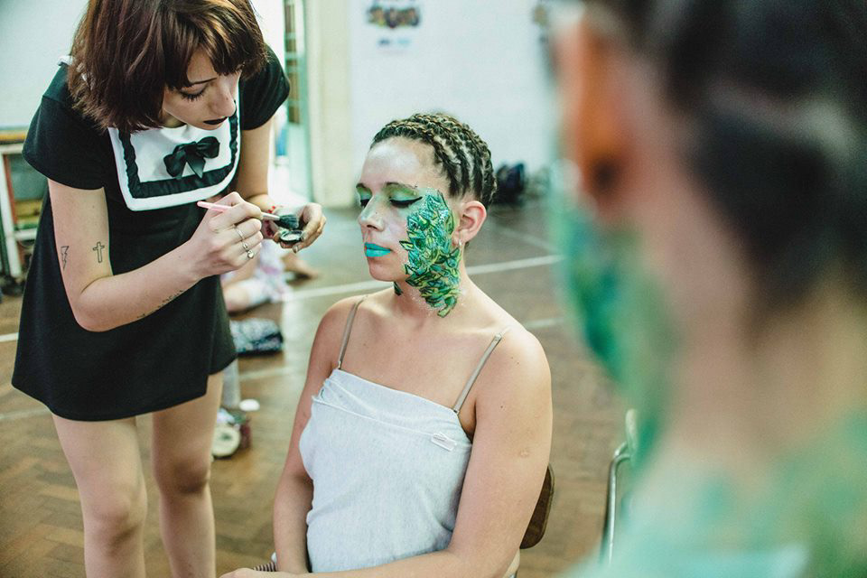 Makeup muestra de acrobacia