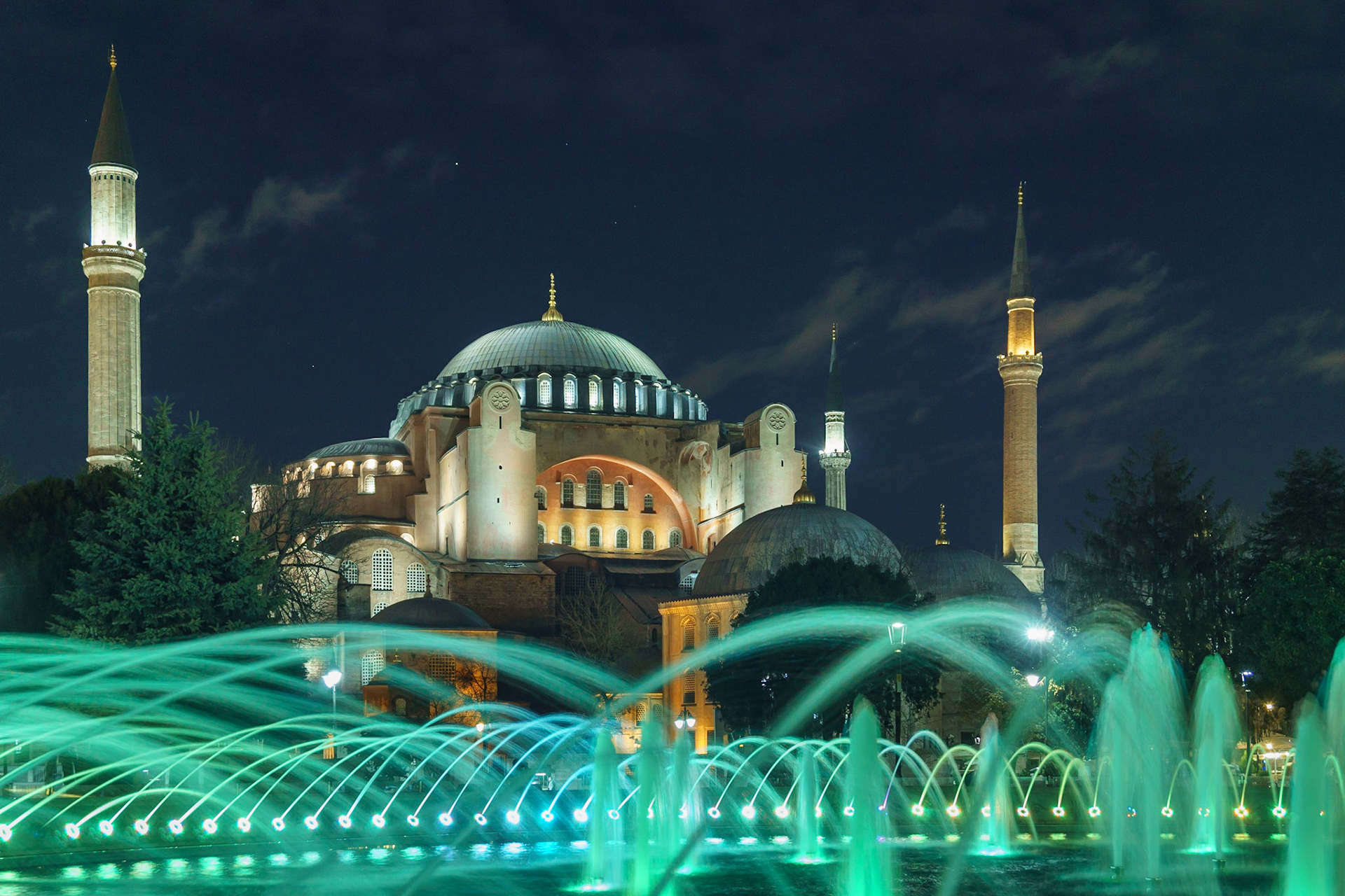 Hagia Sophia with fountains at Sultan Ahmet Park