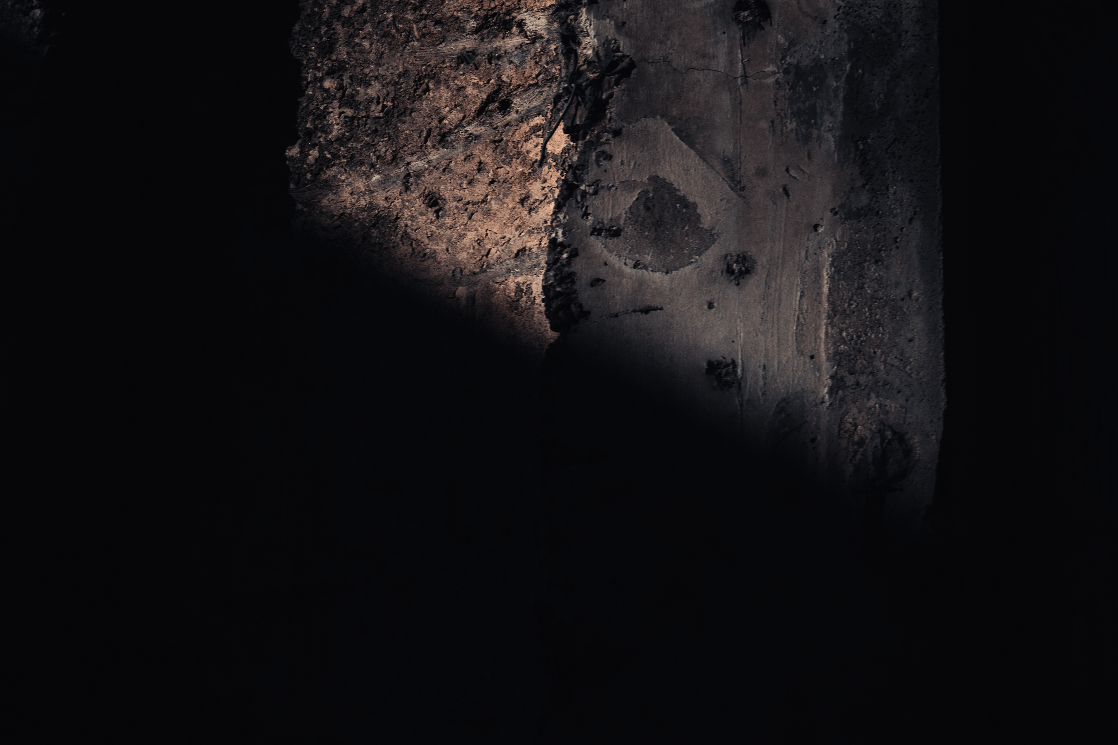 TUNNEL WALL