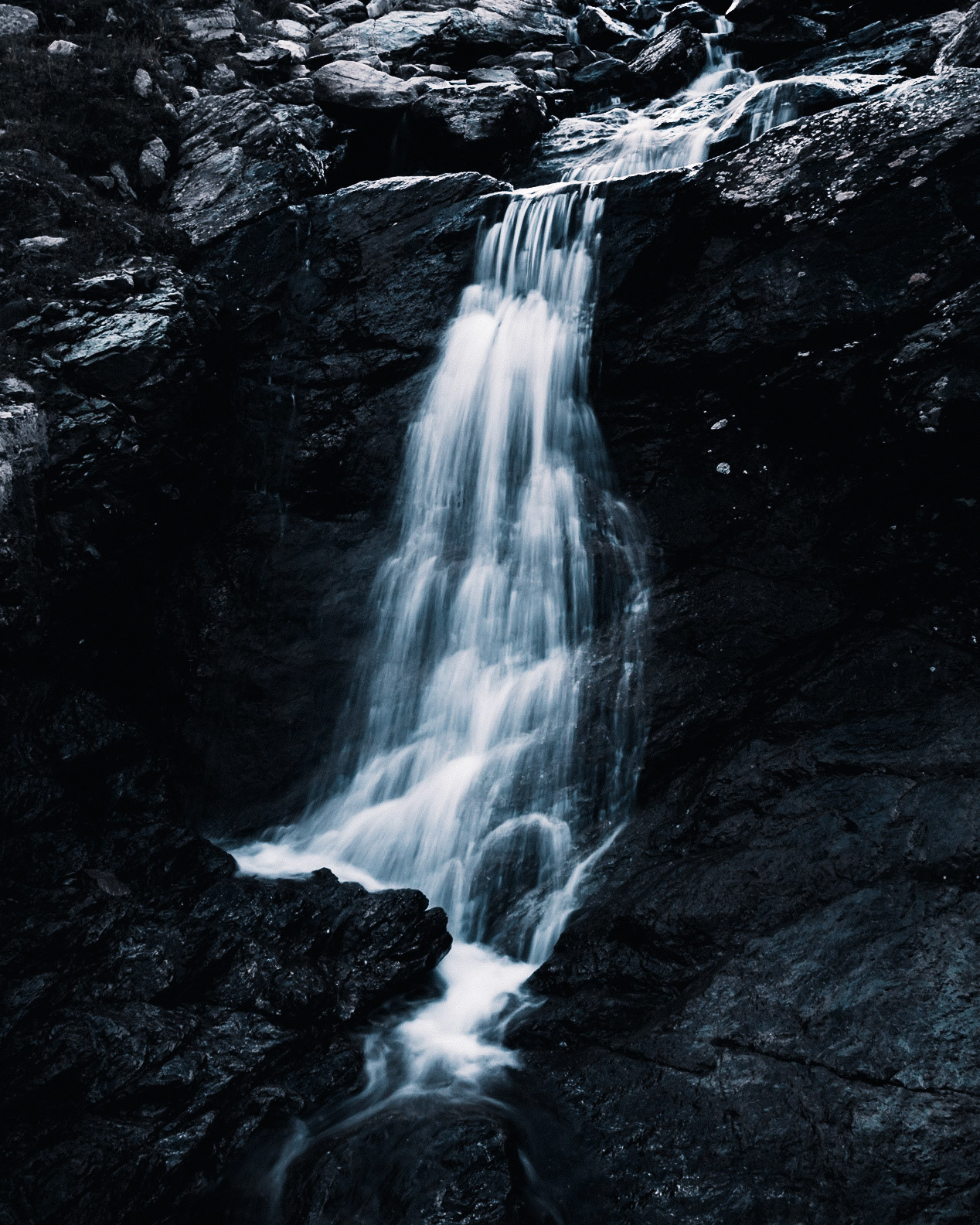 DARK WATERFALL