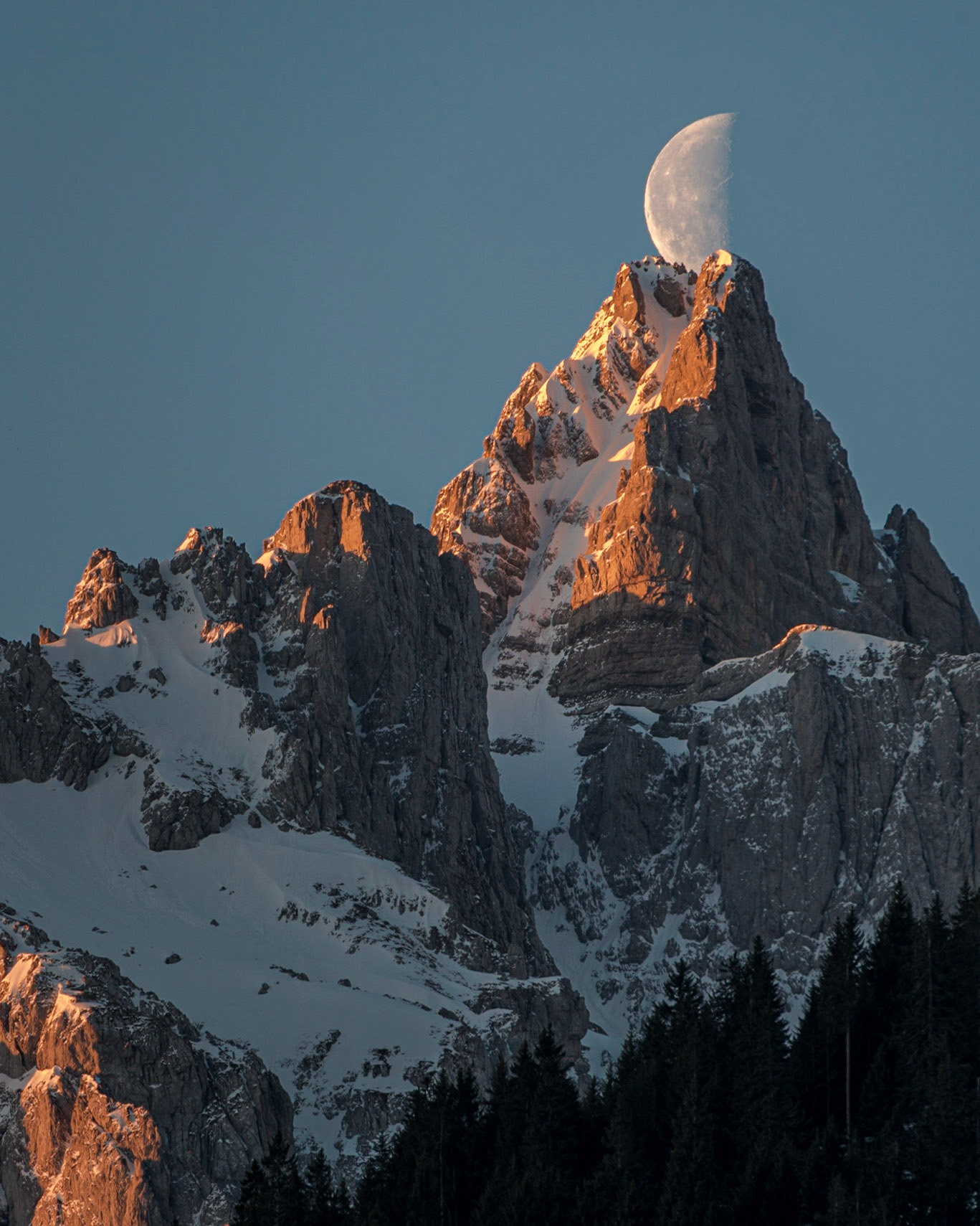 MOUNTAIN BALANCES WITH MOON (like a seal with a ball)
