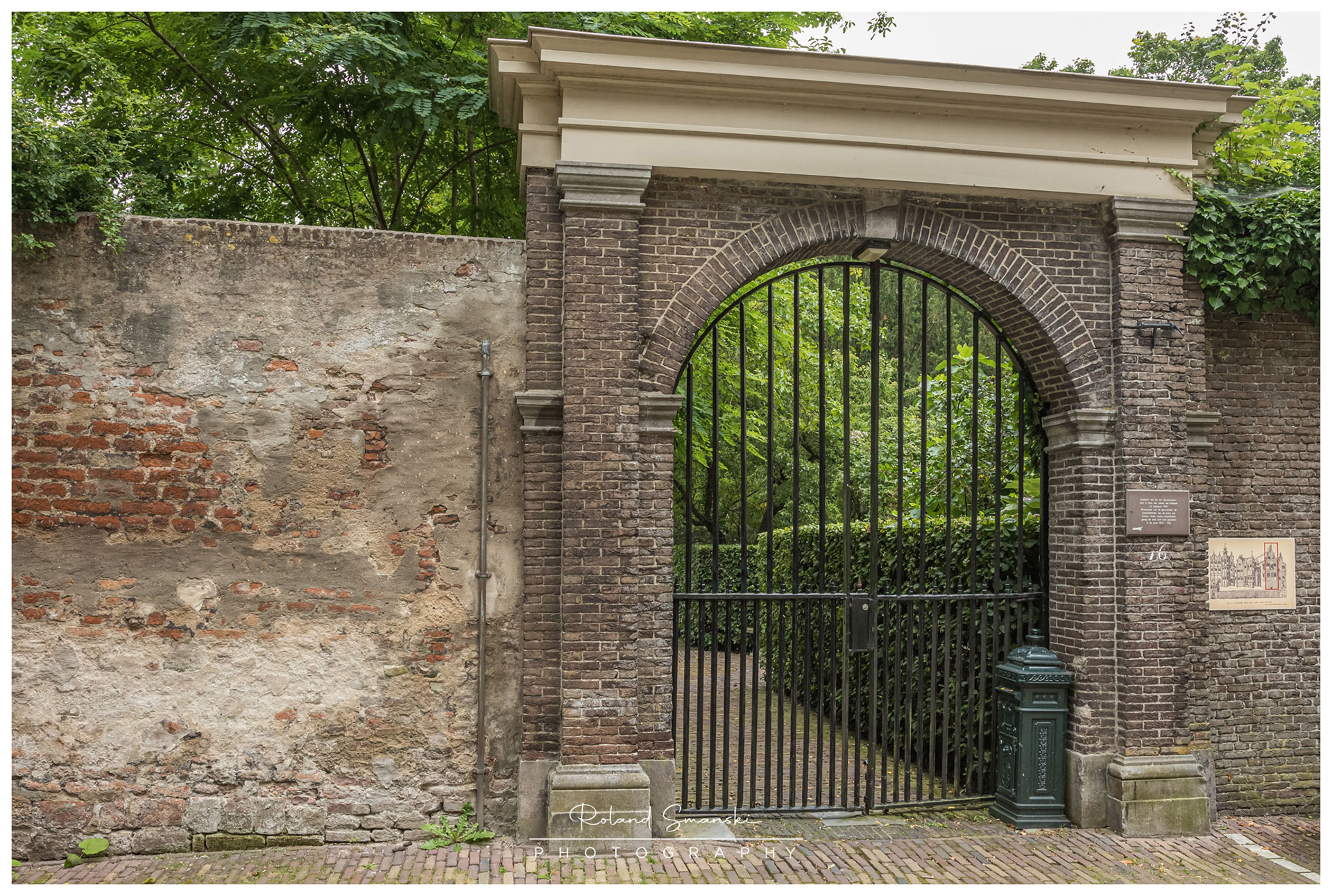 oude poort aan het Kerkplein