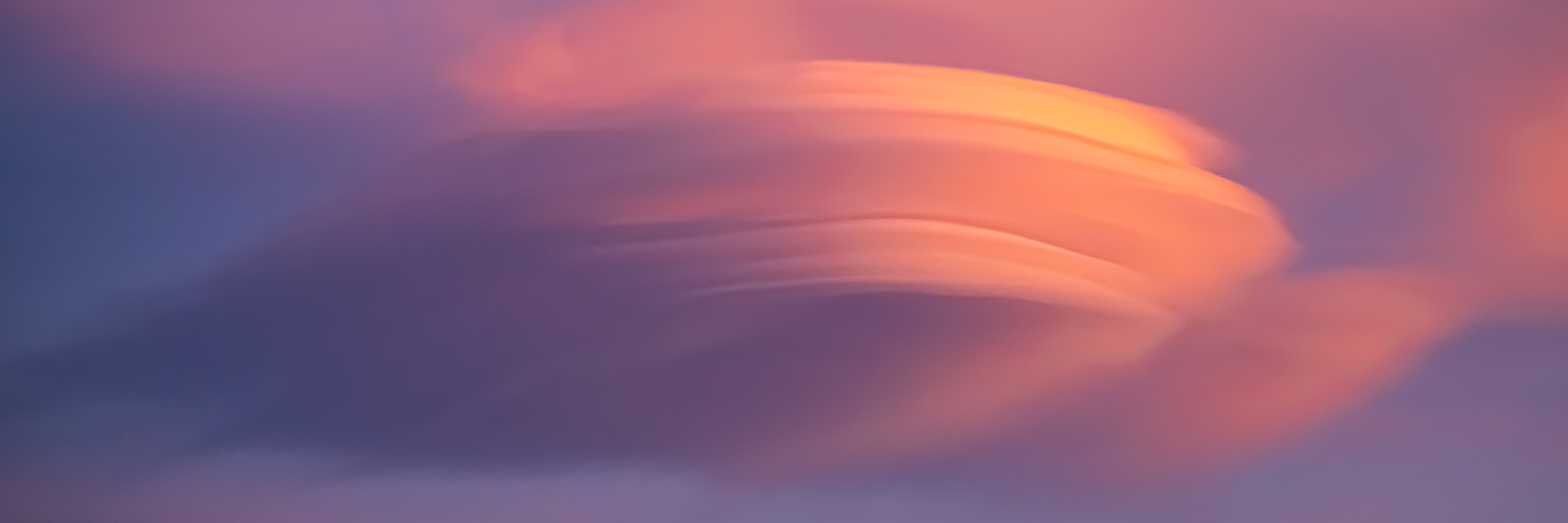 Como Lenticular Cloud