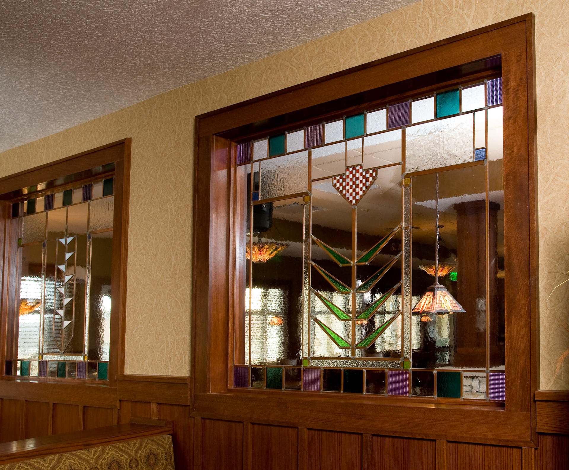 Honey Creek Resort - Flora art glass screen