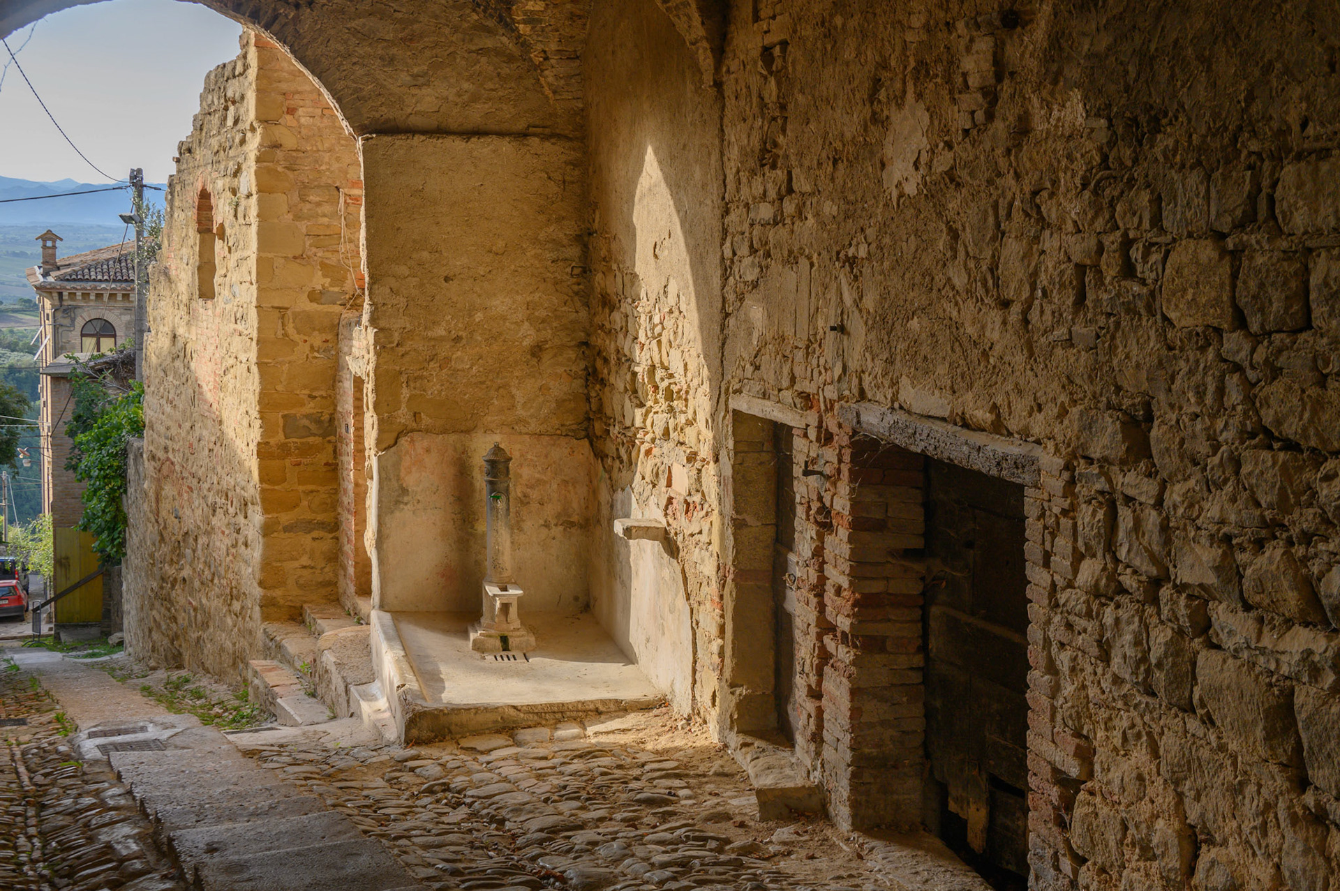 Gualdo Cattaneo - water fountain in historic setting