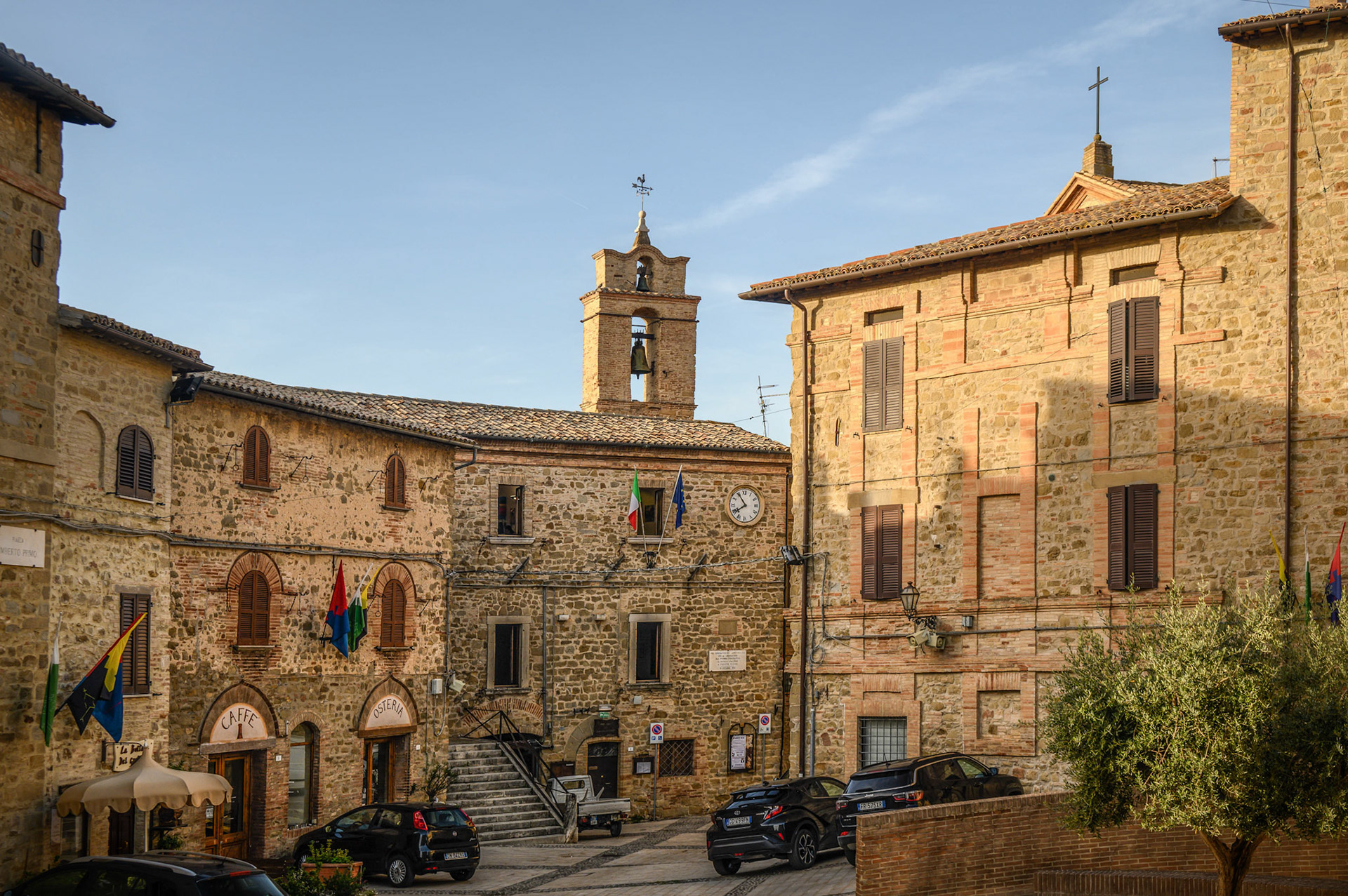 Gualdo Cattaneo - municipal piazza