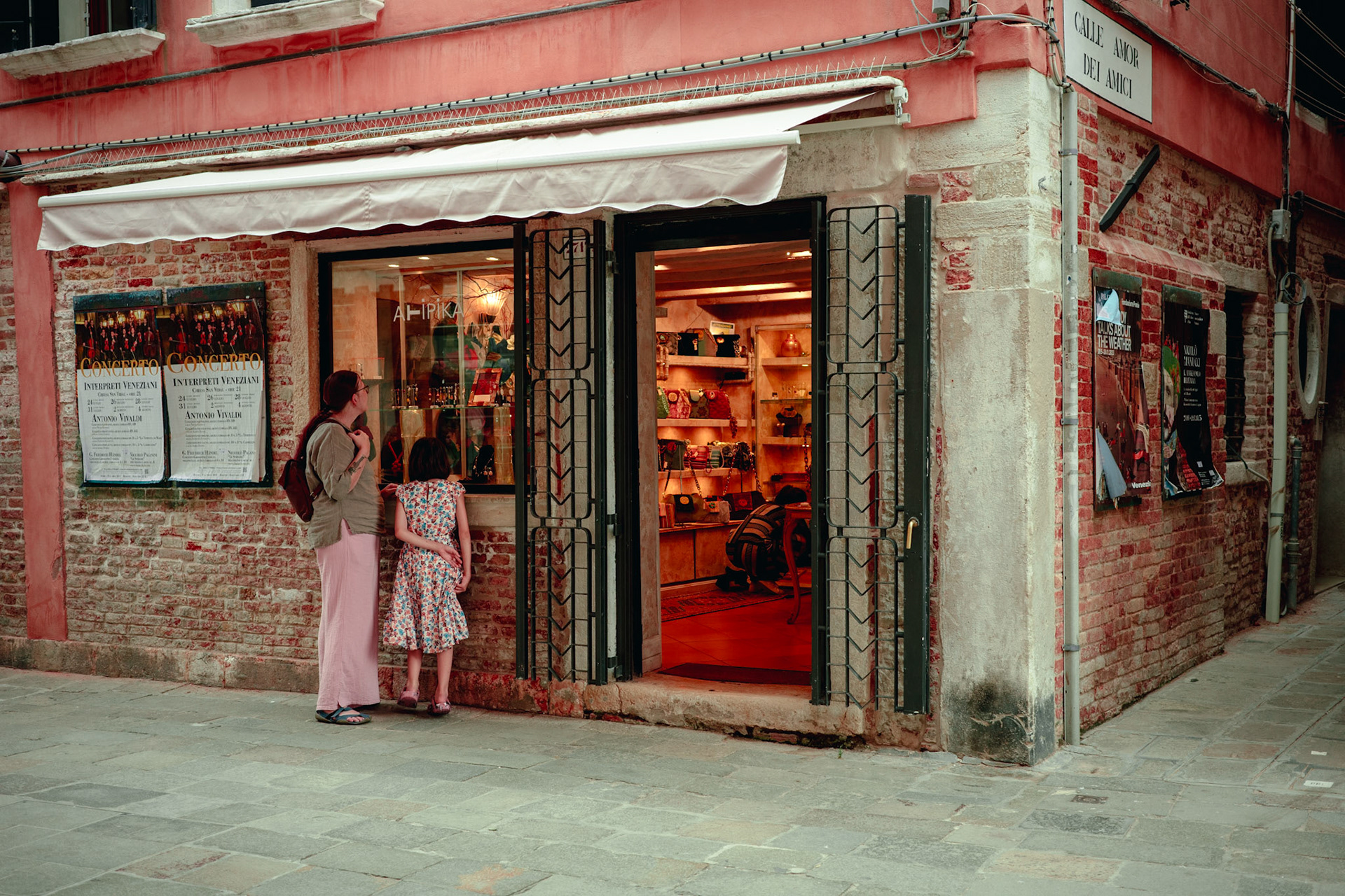 "windowshopping" - venice / august 2023