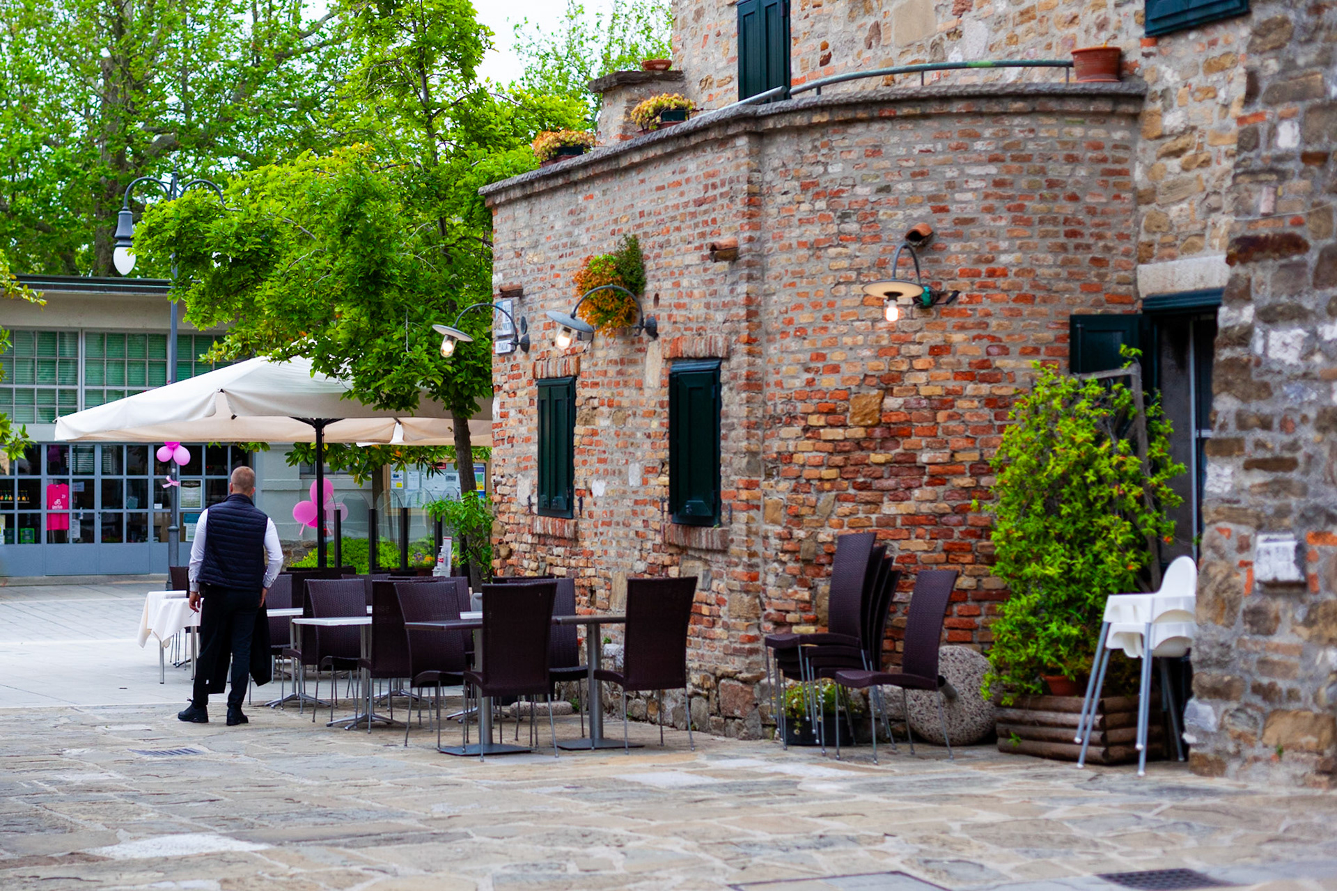 "Table for none - COVID" - grado / may 2021