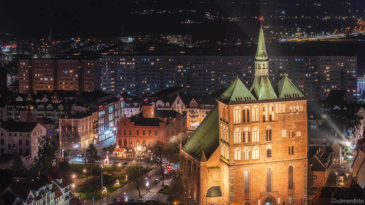 Katedra Kołobrzeg nocą  Dronfoto