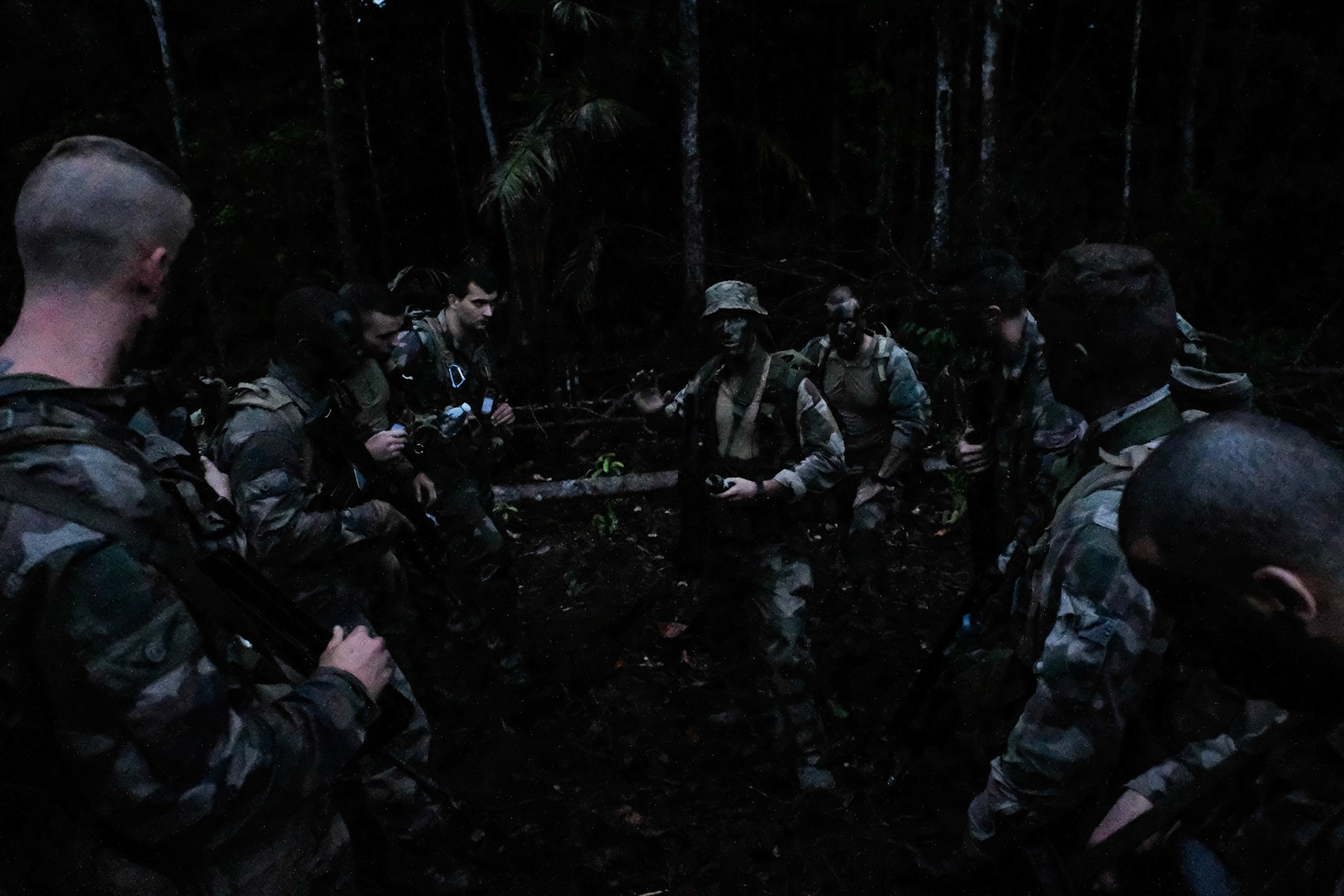 France, Maripasoula, 2018-12-20. In French Guyana, illegal gold mining has been thriving for decades. Fuelled by clandestine workers from neighbouring Suriname and Brazil, this criminal enterprise has reached near-industrial proportions, destroying thousands of hectares of precious rainforest. The French armed forces fight against this illegal activity for ten years. Photograph by Fred MARIE / Collectif DR. France, Maripasoula, 2018-12-20. En Guyane francaise, l exploitation illegale de l or prospere depuis des decennies. Alimentee par des travailleurs clandestins du Suriname et du Bresil voisins, cette entreprise criminelle a atteint des proportions quasi industrielles et detruit des milliers d hectares de precieuses forets tropicales. Les forces armees françaises luttent contre cette activite illegale pendant dix ans. Photographie de Fred MARIE / Collectif DR.