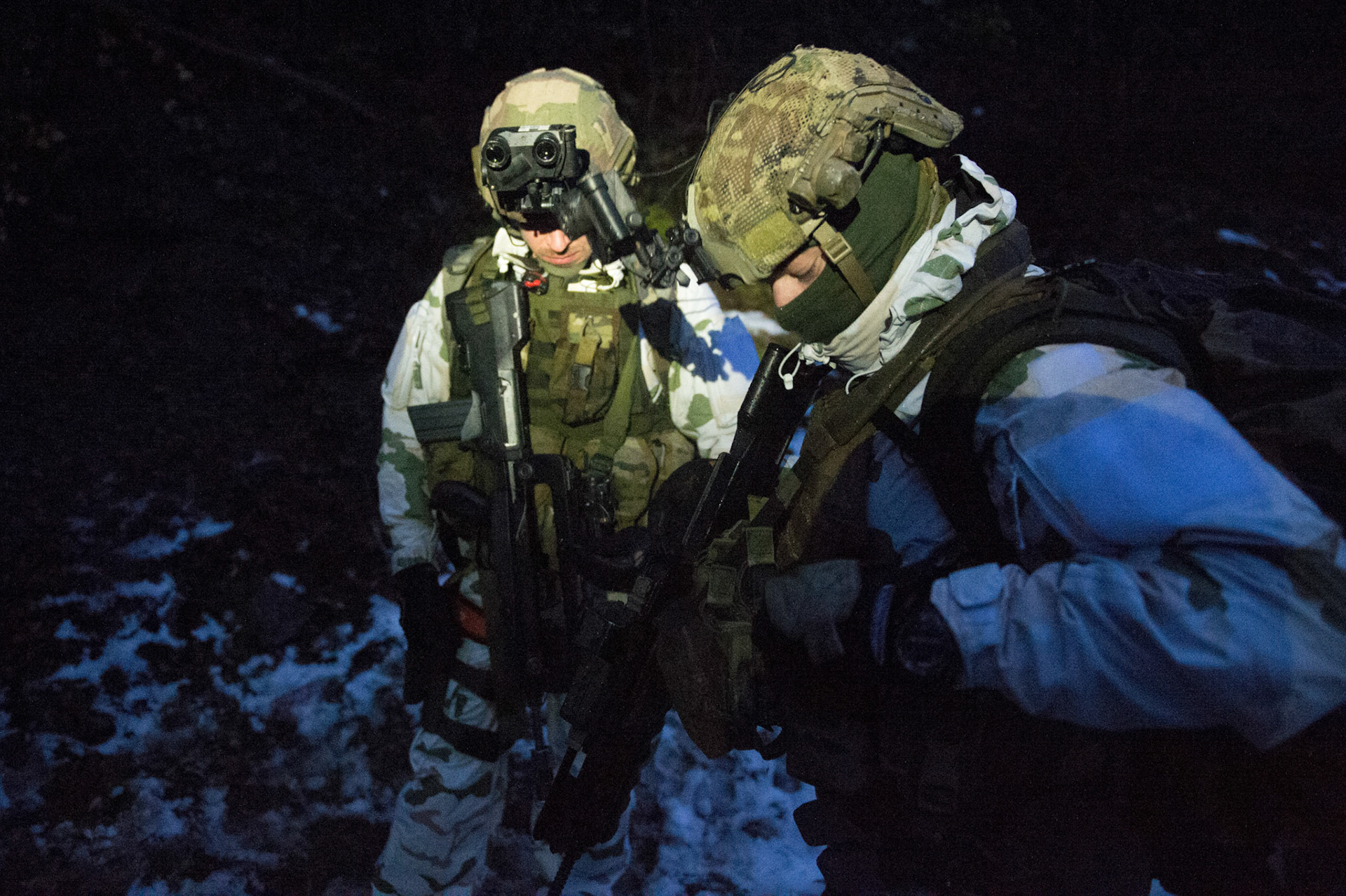CHAMONIX, FRANCE - JANUARY 29: two soldiers in the mountains during a crossing exercise in the night with the GMHM (High Mountain Military Group), Auvergne-Rhône-Alpes, Chamonix, France on January 29, 2015 in Chamonix, France. (Photo by Fred Marie/Art In All Of Us/Corbis via Getty Images)