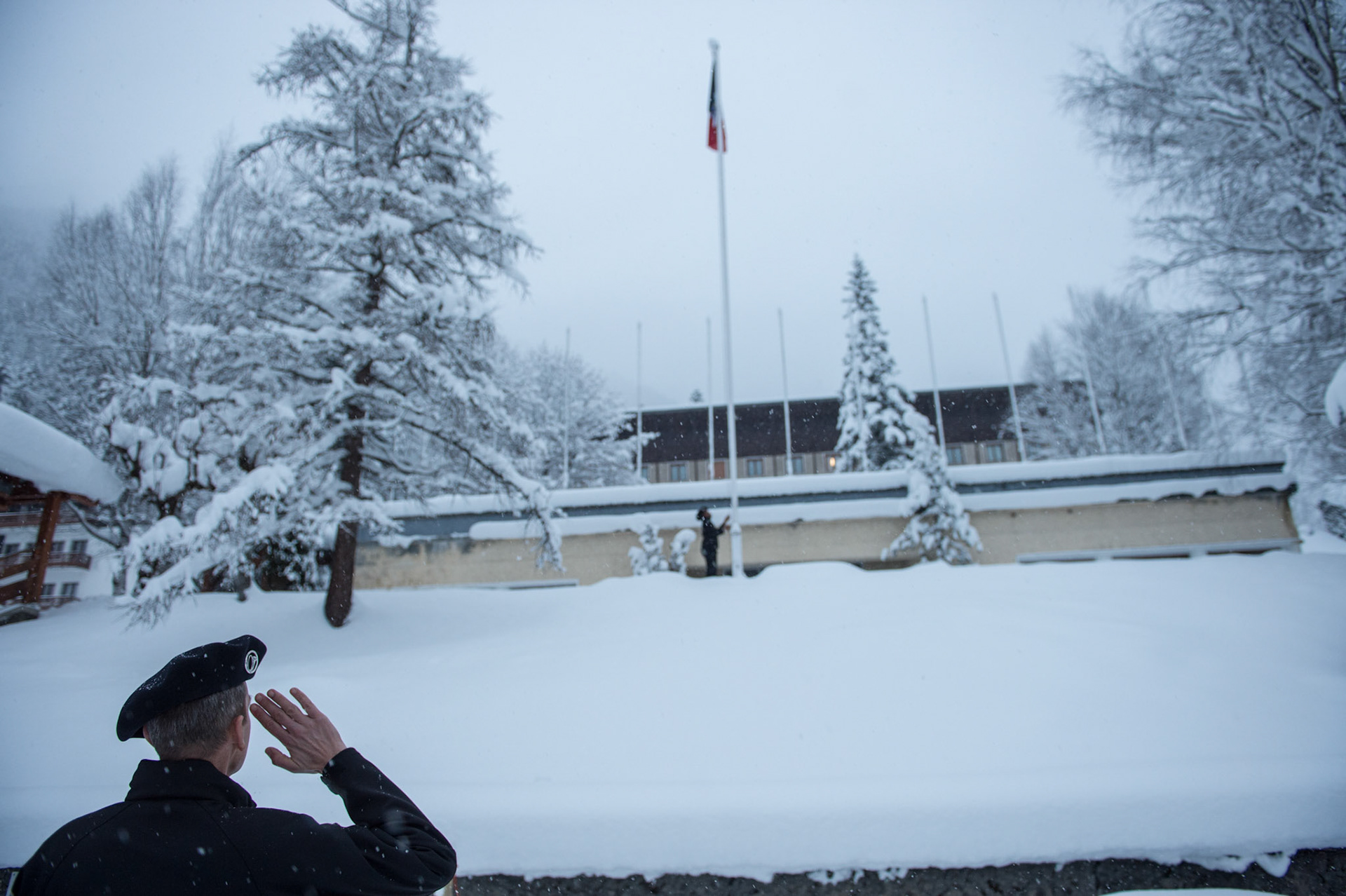 CHAMONIX, FRANCE - FEBRUARY 02: a soldier stand out during a flag raising at the high mountain military school training the future alpine hunters, Auvergne-Rhône-Alpes, Chamonix, France on february 02, 2015 in Chamonix, france. (Photo by Fred Marie/Art In All Of Us/Corbis via Getty Images)