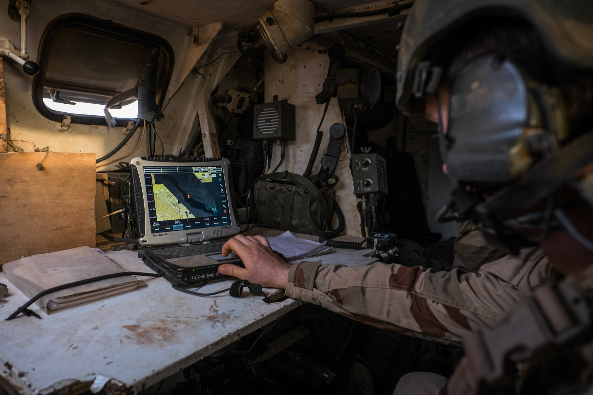 GAO, MALI - DECEMBER 15 : French soldiers from barkhane military operation in Sahel, Africa during a patrol in Mali. They fight against terrorism in the area. Ansongo,  Mali. (Photo by Fred Marie/Art In All Of Us/Corbis via Getty Images)