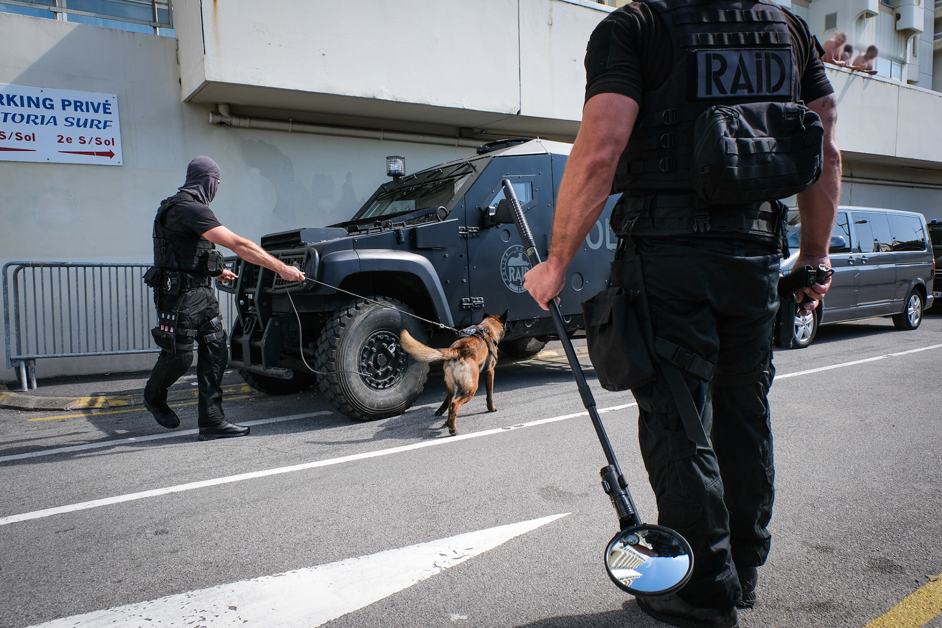 France, Biarritz, 2019-08-25. Raid special police forces in Biarritz for G7 international summit. Photograph by Fred MARIE/ Collectif DR. France, Biarritz, 2019-08-25. Les forces de police du RAID protègent le sommet international du G7 dans le pays Basque. Photographie de Fred MARIE / Collectif DR.