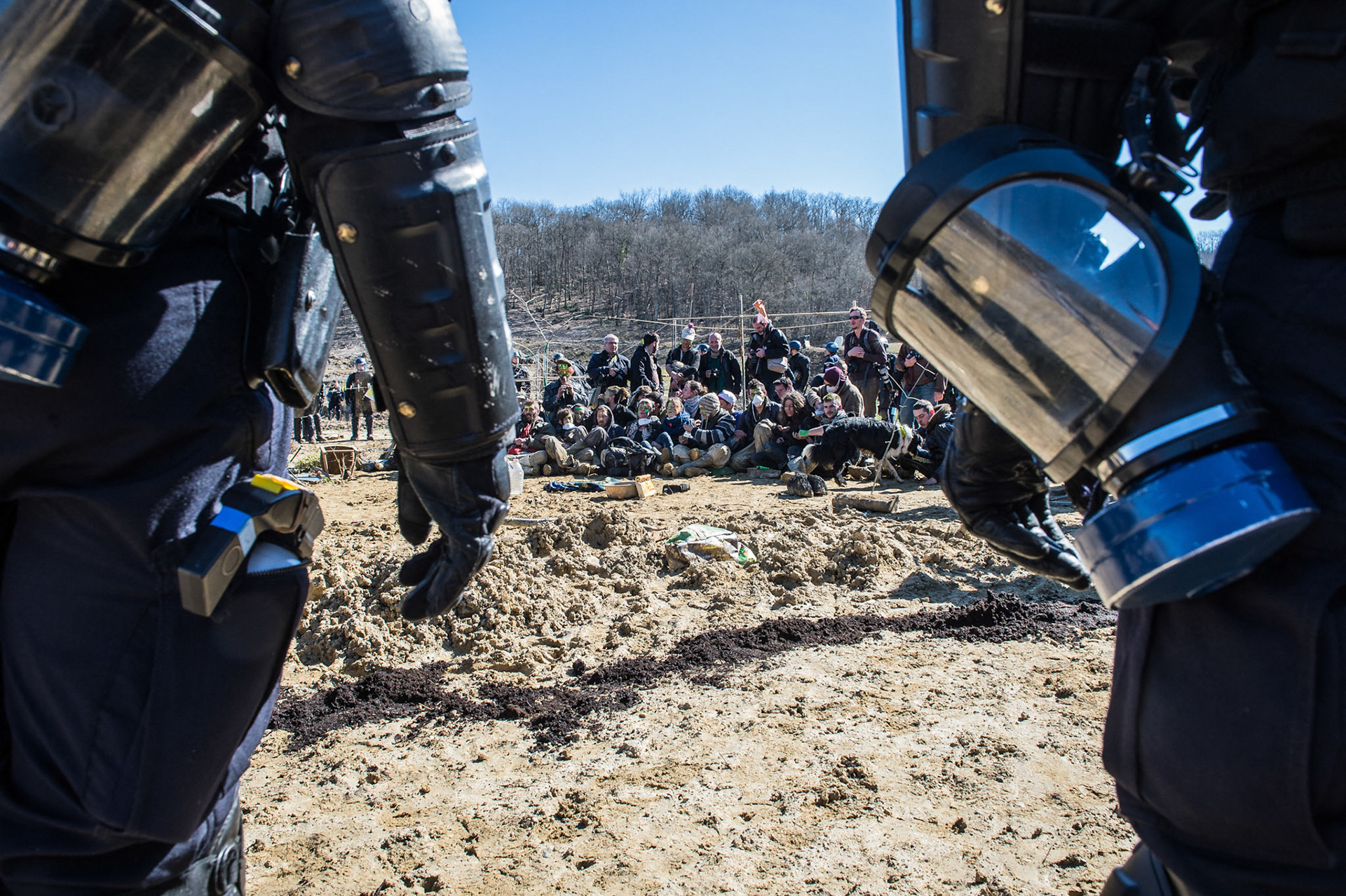 Sivens, 6 mars 2015 - Dernier jour à dans la ZAD. Suite à la mort du jeune écologiste Rémi Fraisse sur la zad de Sivens en octobre 2014, des scènes d'émeutes ont lieu dans les rues de Toulouse. La zad sera évacuée par les forces de l'ordre le 6 mars 2015.