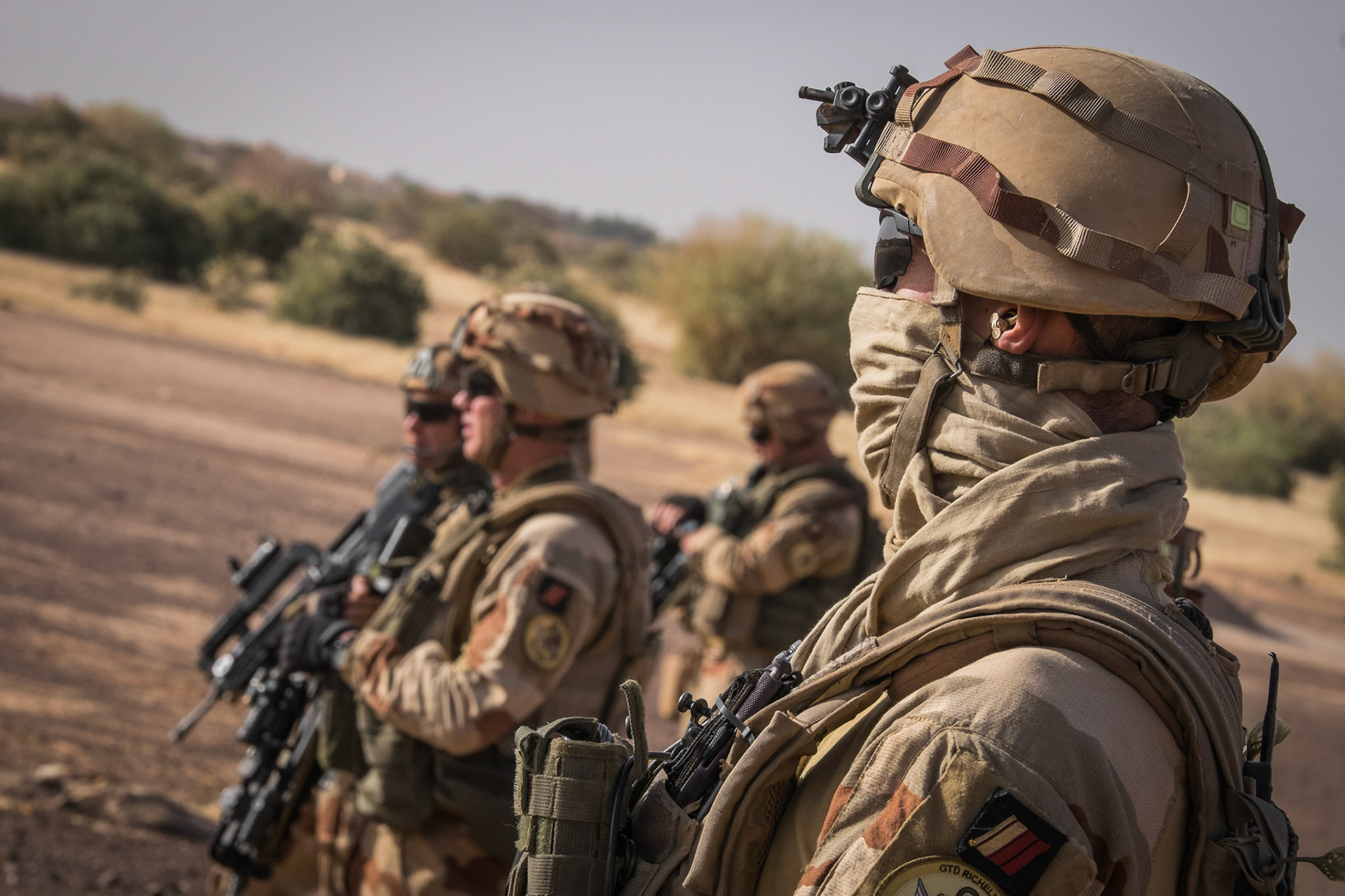 GAO, MALI - DECEMBER 19 : French soldiers from barkhane military operation in Mali (Africa) shooting training in the desert. Ansongo,  Mali. (Photo by Fred Marie/Art In All Of Us/Corbis via Getty Images)