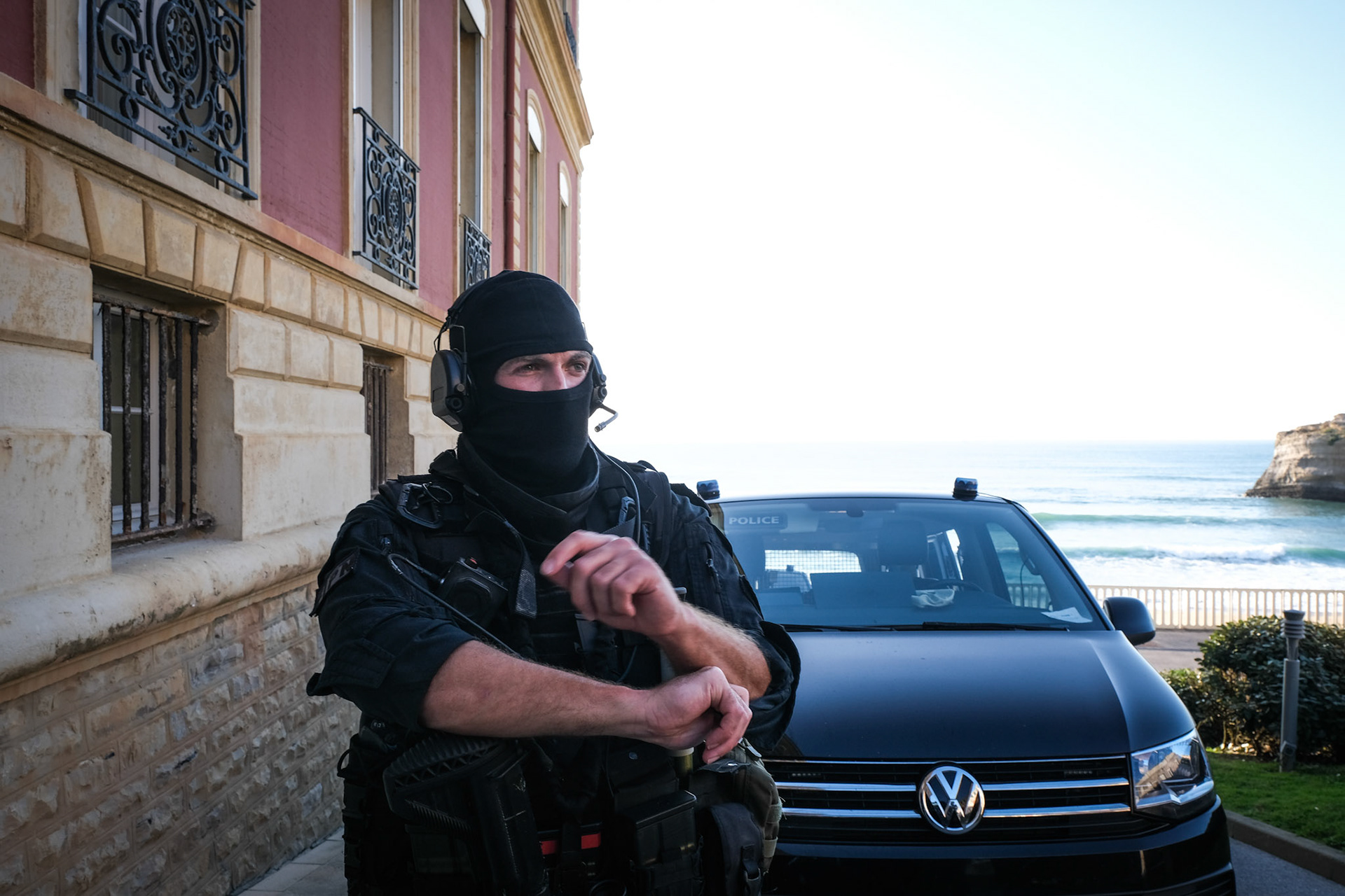 France, Biarritz, 2019-08-25. Raid special police forces in Biarritz for G7 international summit. Photograph by Fred MARIE/ Collectif DR. France, Biarritz, 2019-08-25. Les forces de police du RAID protègent le sommet international du G7 dans le pays Basque. Photographie de Fred MARIE / Collectif DR.