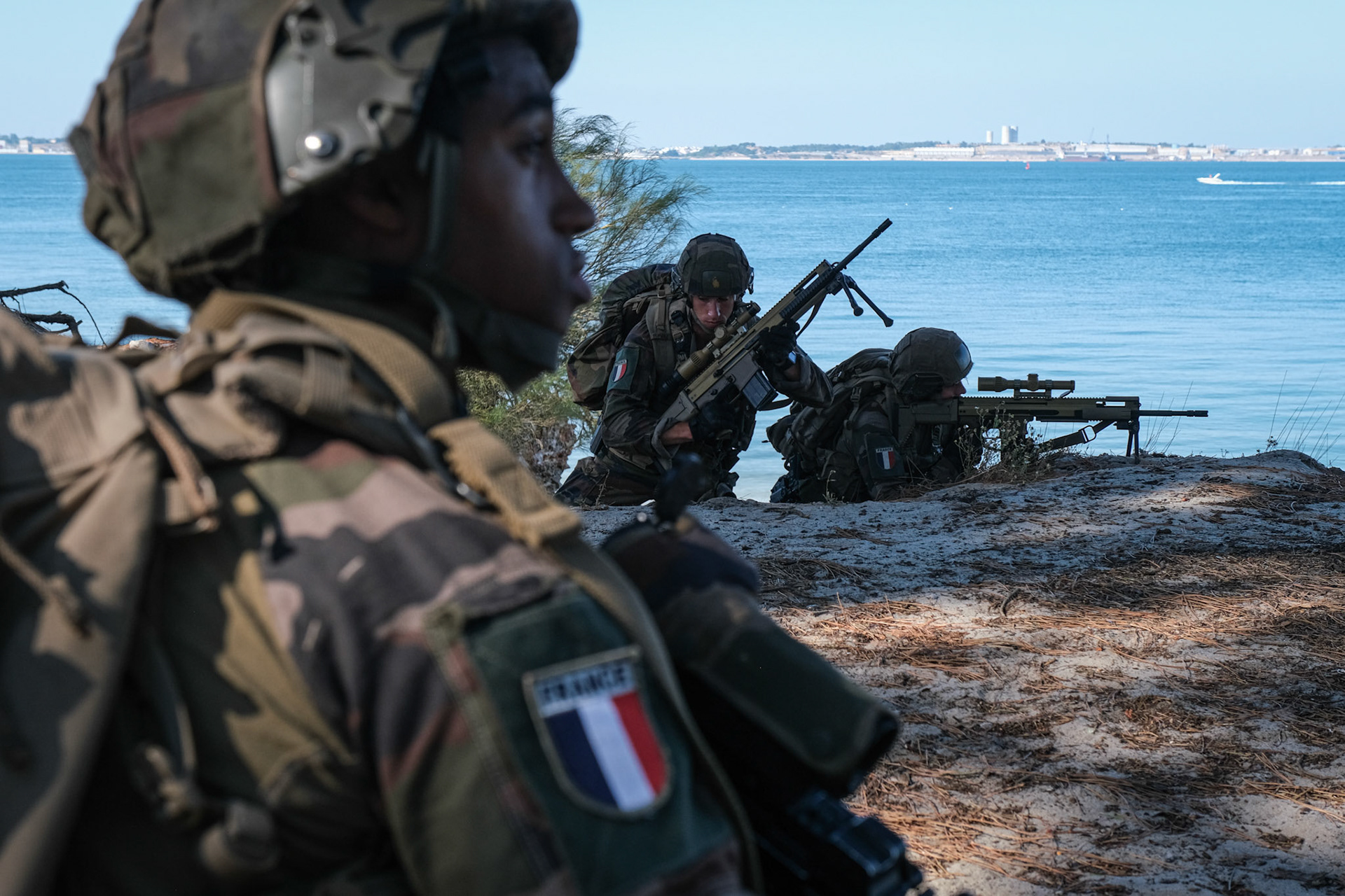 Lisboa, Portugal, 2022-07-06. French military during the Jeanne d’Arc mission, which is a five monthe combined French Navy and Army training and operational voyage to train officers of naval school. Photograph by Fred MARIE / Defense Zone.Lisbonne, Portugal, 2022-07-06. Des militaires francais dans le cadre de la mission jeanne d arc, un periple de cinq mois de la marine nationale et de l armee de terre pour former les futurs officiers de l ecole navale. Photographie de Fred MARIE / Defense Zone.