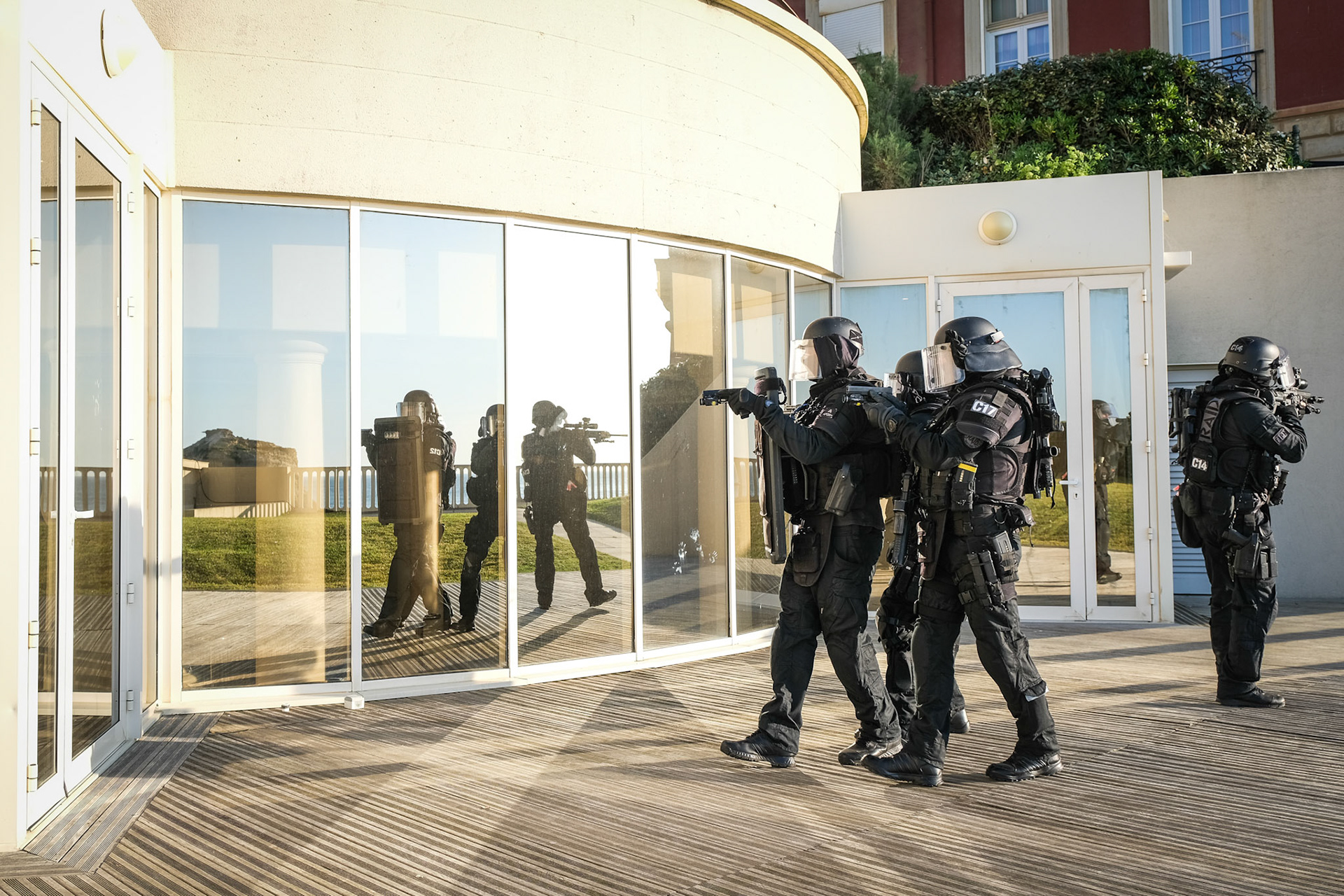 France, Biarritz, 2019-08-25. Raid special police forces in Biarritz for G7 international summit. Photograph by Fred MARIE/ Collectif DR. France, Biarritz, 2019-08-25. Les forces de police du RAID protègent le sommet international du G7 dans le pays Basque. Photographie de Fred MARIE / Collectif DR.