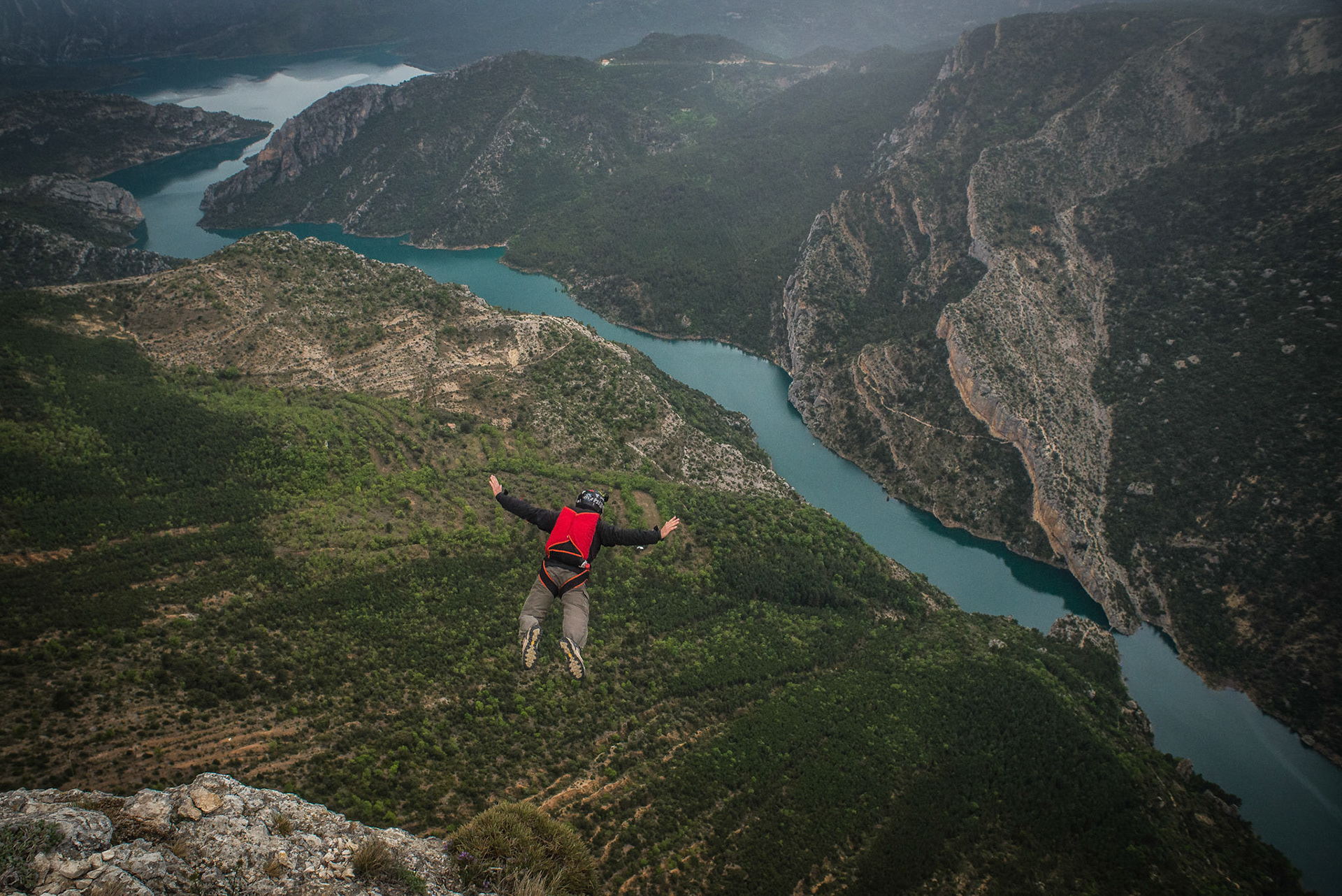 PUENTE DE MONTAÑANA, SPAIN - APRIL 26: a man doing Base jump from a cliff in Spain, Huesca, Puente de Montañana, Spain on April 26, 2015 in Puente de Montañana, france.