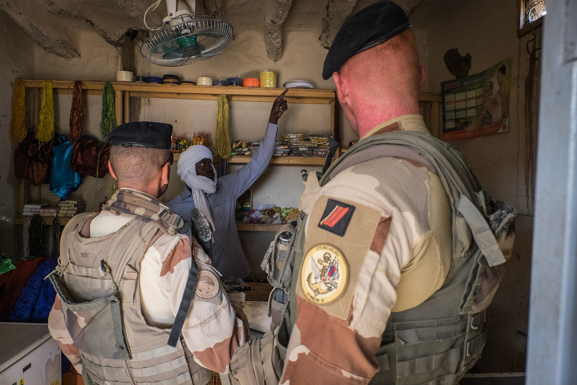 GAO, MALI - DECEMBER 17 : French soldiers from barkhane military operation in Sahel, Africa during a patrol in Mali. They fight against terrorism in the area. Ansongo,  Mali. (Photo by Fred Marie/Art In All Of Us/Corbis via Getty Images)