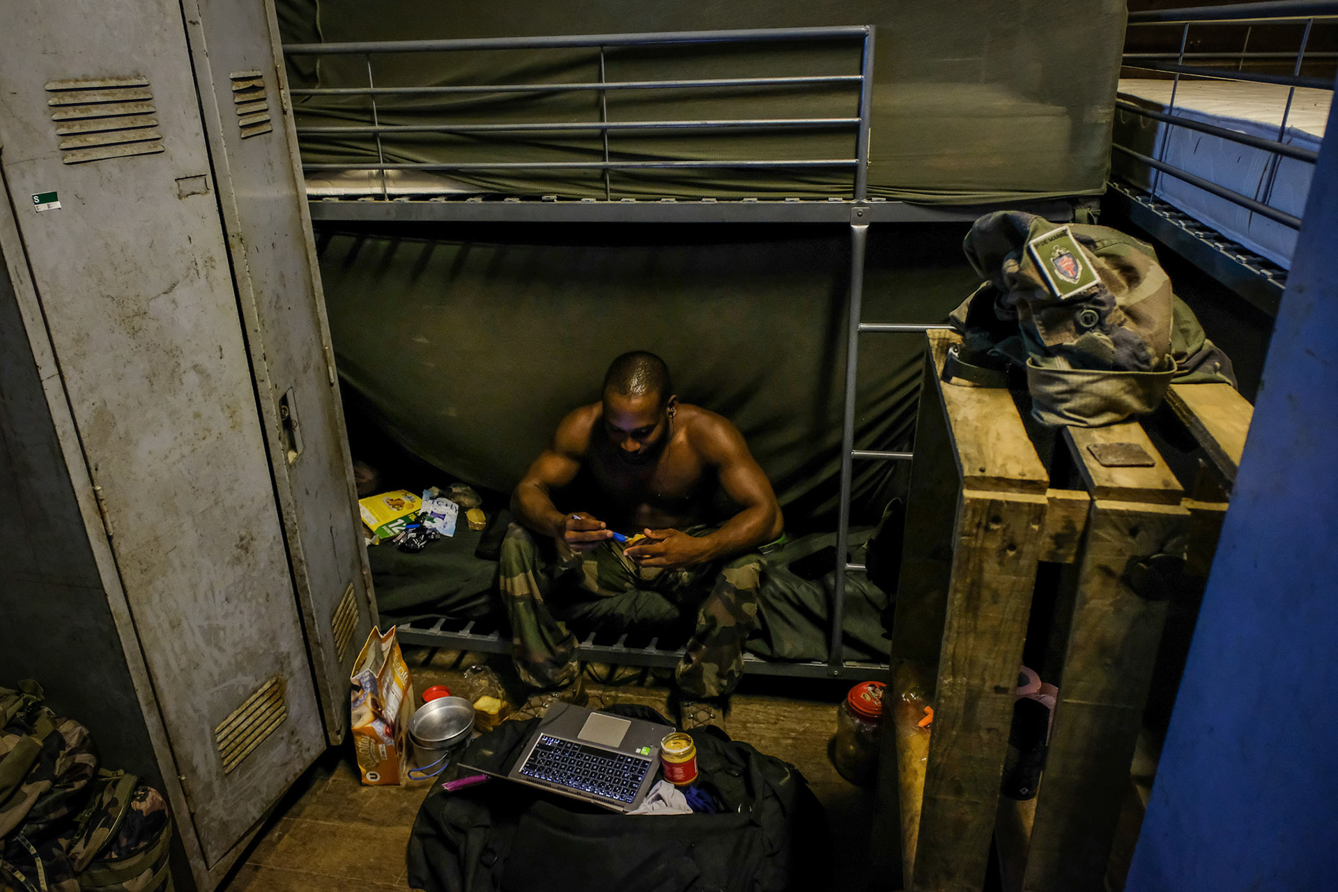 France, Maripasoula, 2018-12-20. French soldiers based in french Guyana againt illegal gold mining, a criminal enterprise has reached near-industrial proportions, destroying thousands of hectares of precious rainforest. The French armed forces fight against this illegal activity for ten years. Photograph by Fred MARIE / Collectif DR. France, Maripasoula, 2018-12-20. Des soldats francais bases en Guyane pour lutter contre l orpaillage illegal, cette entreprise criminelle a atteint des proportions quasi industrielles et detruit des milliers d hectares de precieuses forets tropicales. Les forces armees françaises luttent contre cette activite illegale pendant dix ans. Photographie de Fred MARIE / Collectif DR.