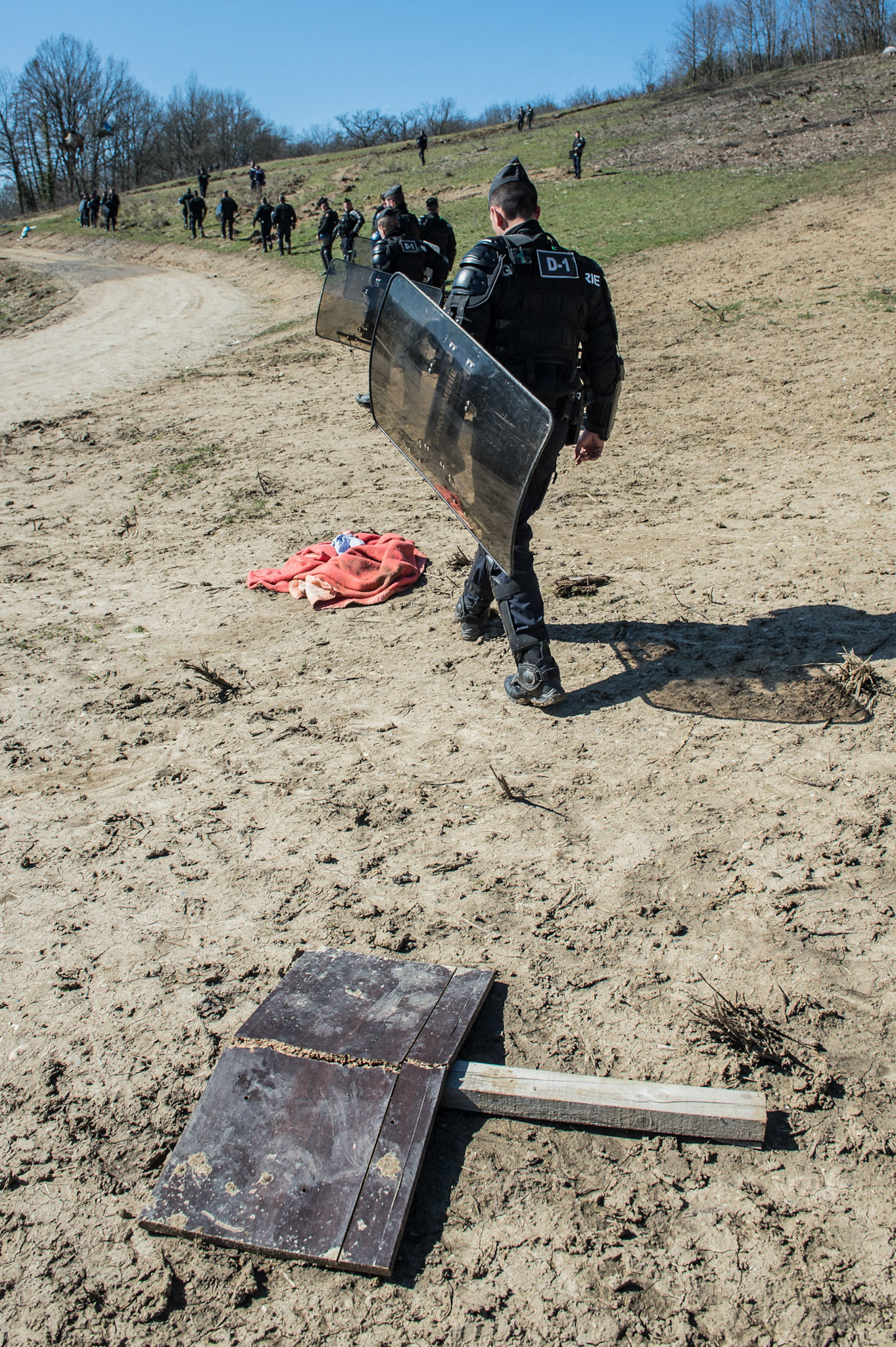 Sivens, 6 mars 2015 - Dernier jour à dans la ZAD. Suite à la mort du jeune écologiste Rémi Fraisse sur la zad de Sivens en octobre 2014, des scènes d'émeutes ont lieu dans les rues de Toulouse. La zad sera évacuée par les forces de l'ordre le 6 mars 2015.