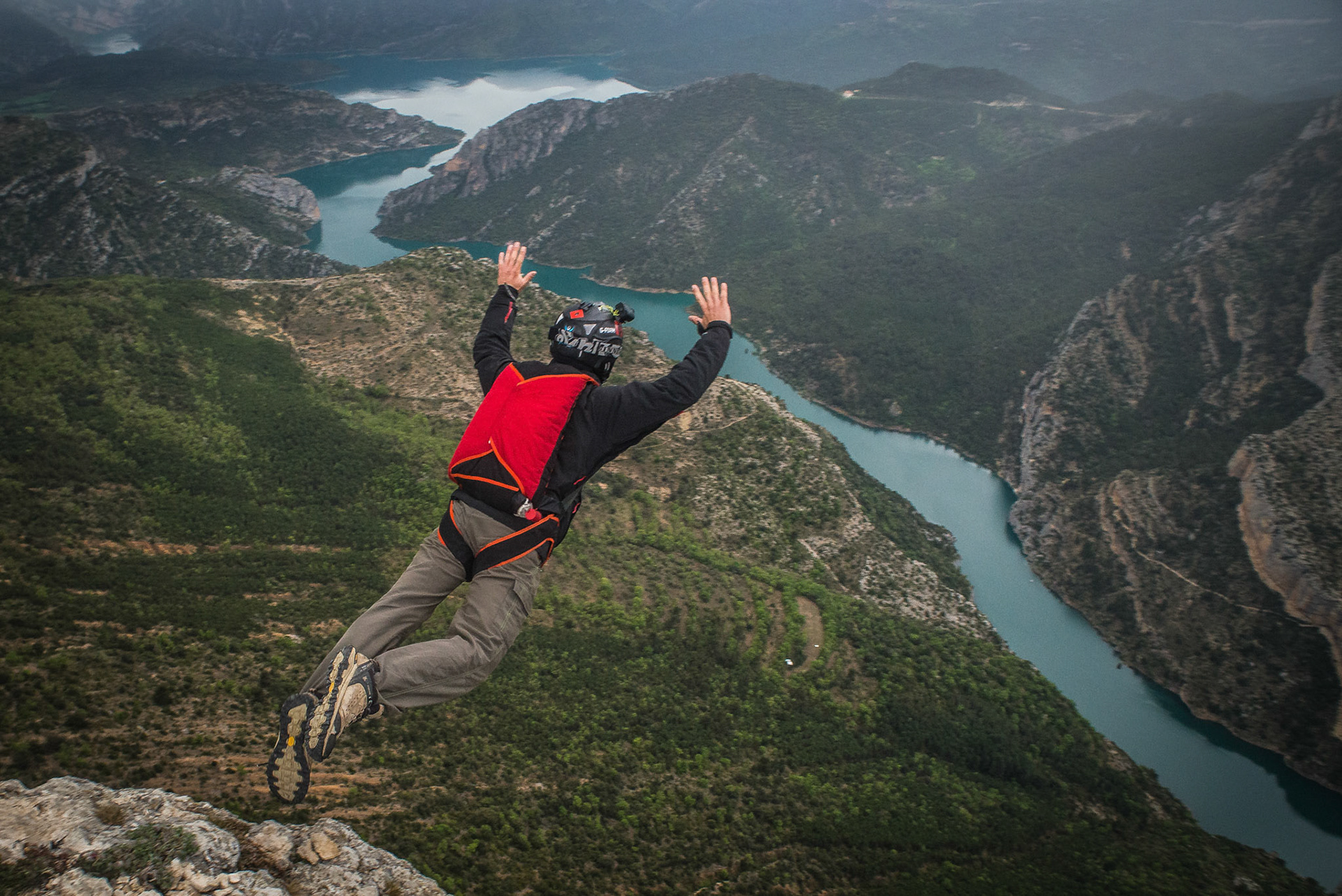 PUENTE DE MONTAÑANA, SPAIN - APRIL 26: a man doing Base jump from a cliff in Spain, Huesca, Puente de Montañana, Spain on April 26, 2015 in Puente de Montañana, france.