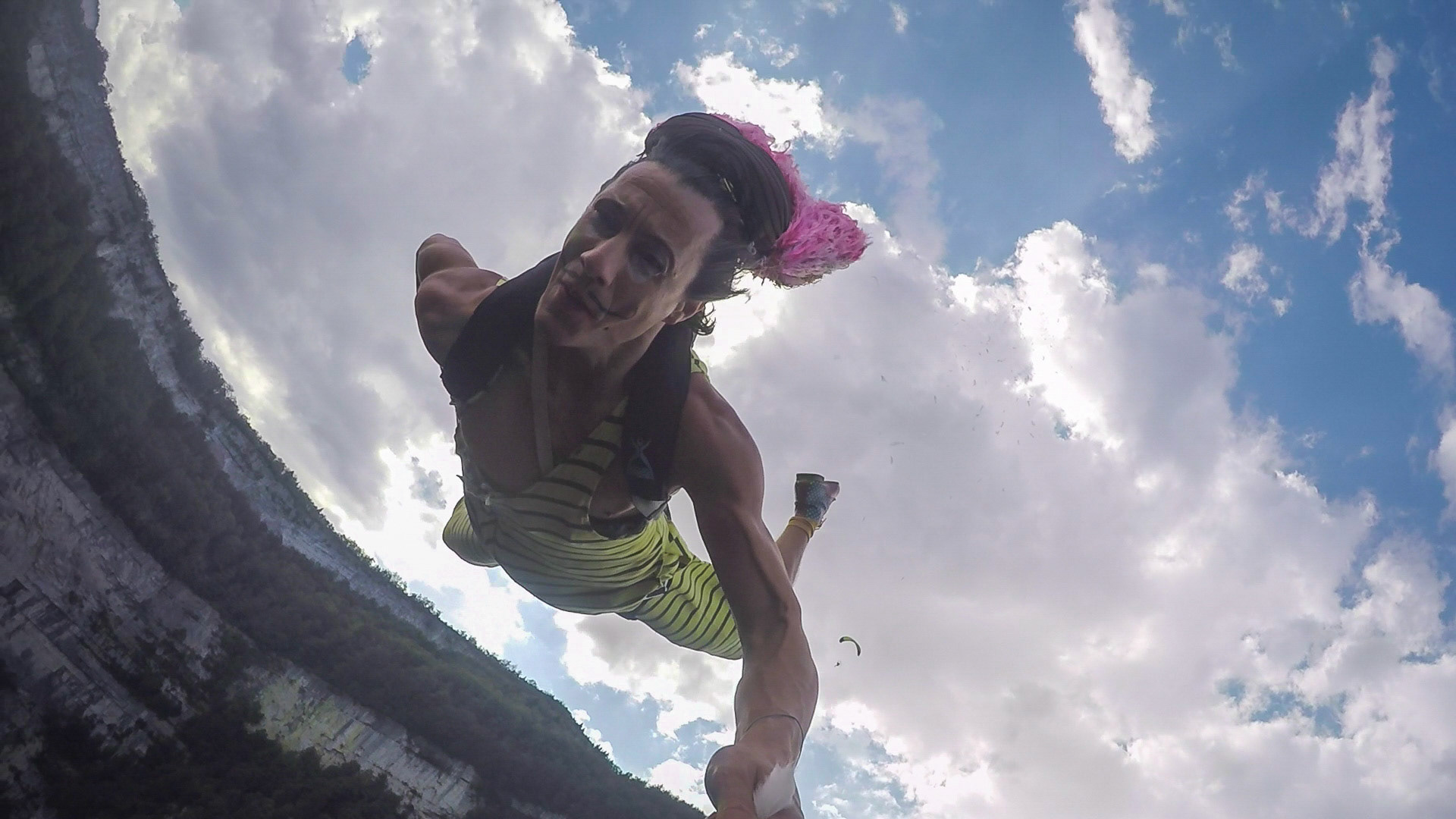 Members of french extreme sports team the flying frenchies rigged a surf on a 900 meters long tyrolienne, 600 meters above the ground. Then, they base jumped from it with parachute. Saint-Julien-en-Vercors - France - september 2016.Les accrobates de l'équipe des Flying Frenchies ont installé une planche de surf sur une tyrolienne longue d'un kilomètre, à 600 mètres au-dessus du vide. Ils ont ensuite sauté en parachute (BASE Jump). Saint-Julien-en-Vercors - France - Septembre 2016.