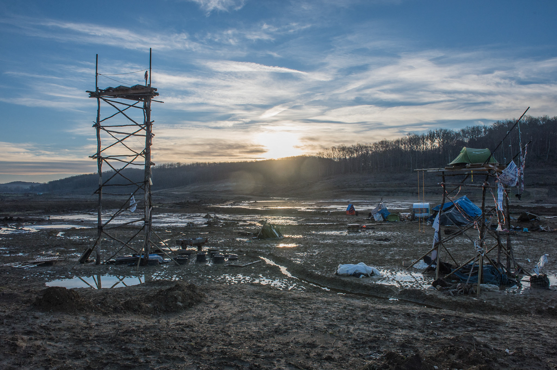 Sivens, 6 mars 2015 - Dernier jour à dans la ZAD. Suite à la mort du jeune écologiste Rémi Fraisse sur la zad de Sivens en octobre 2014, des scènes d'émeutes ont lieu dans les rues de Toulouse. La zad sera évacuée par les forces de l'ordre le 6 mars 2015.