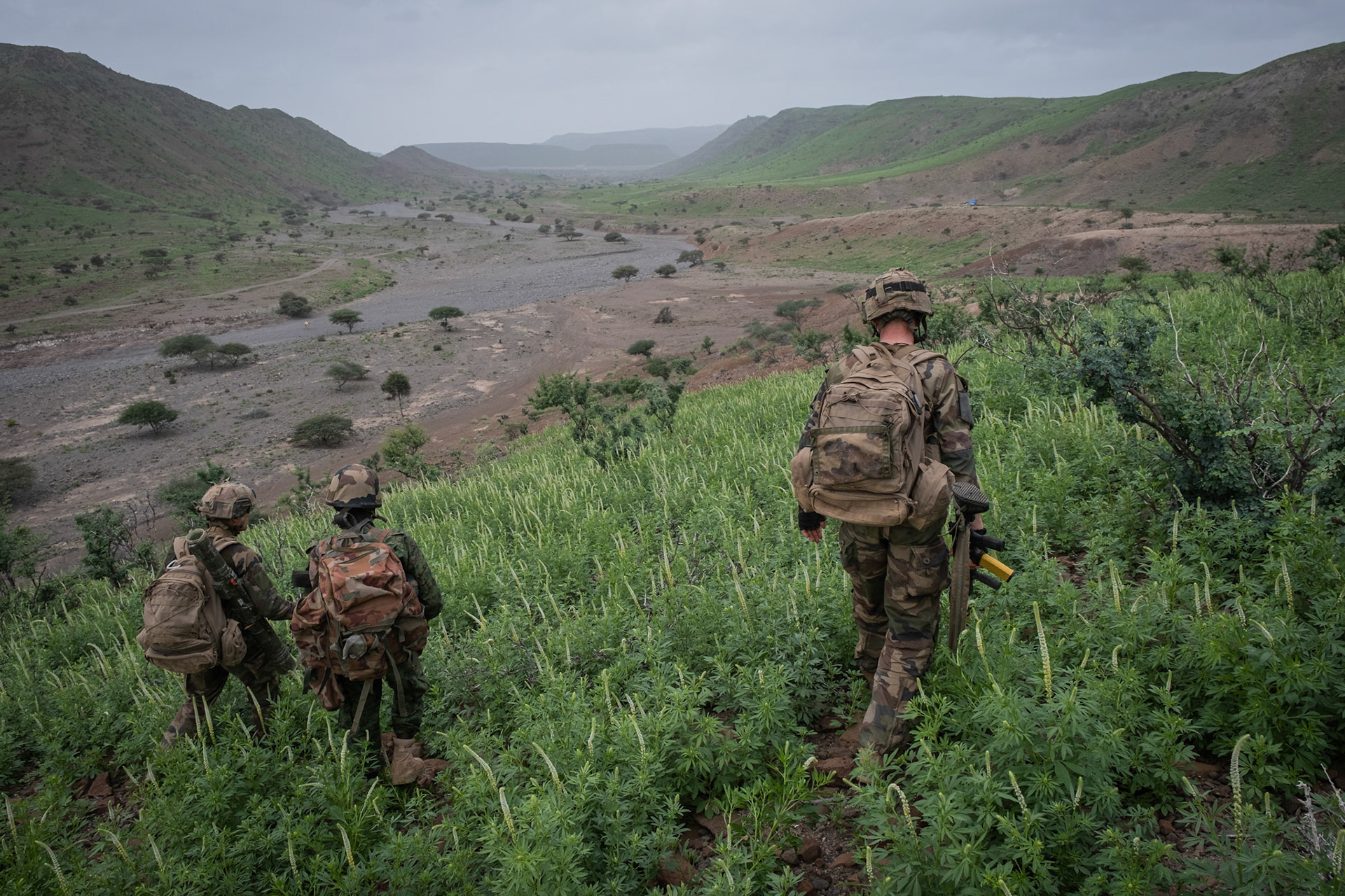 Djibouti, Djibouti, 2020-02-06. French military training into desert. Young officers learn how to survive and combat in dangerous area. Photograph by Fred MARIE / Collectif DR. Djibouti, Djibouti, 2020-02-06. Entrainement des forces francaise dans le desert. Les jeunes lieutenants apprennent a combattre dans des zones dangereuses. Photographie de Fred MARIE / Collectif DR.