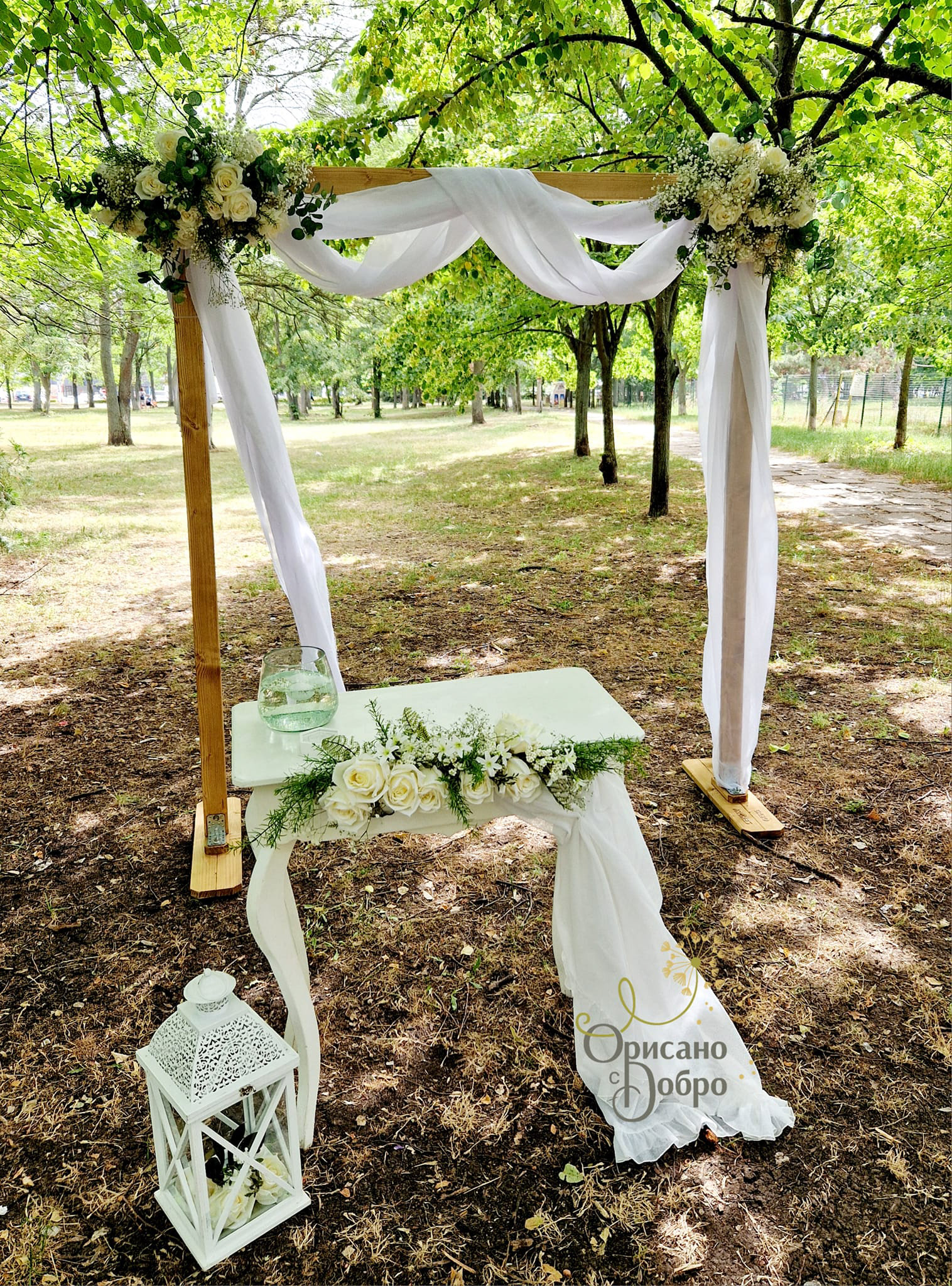Square wooden wedding arch in a park setting, decorated with white roses, greenery, and soft drapery – a peaceful outdoor ceremony scene in Eastern Europe, perfect for nature-loving couples.