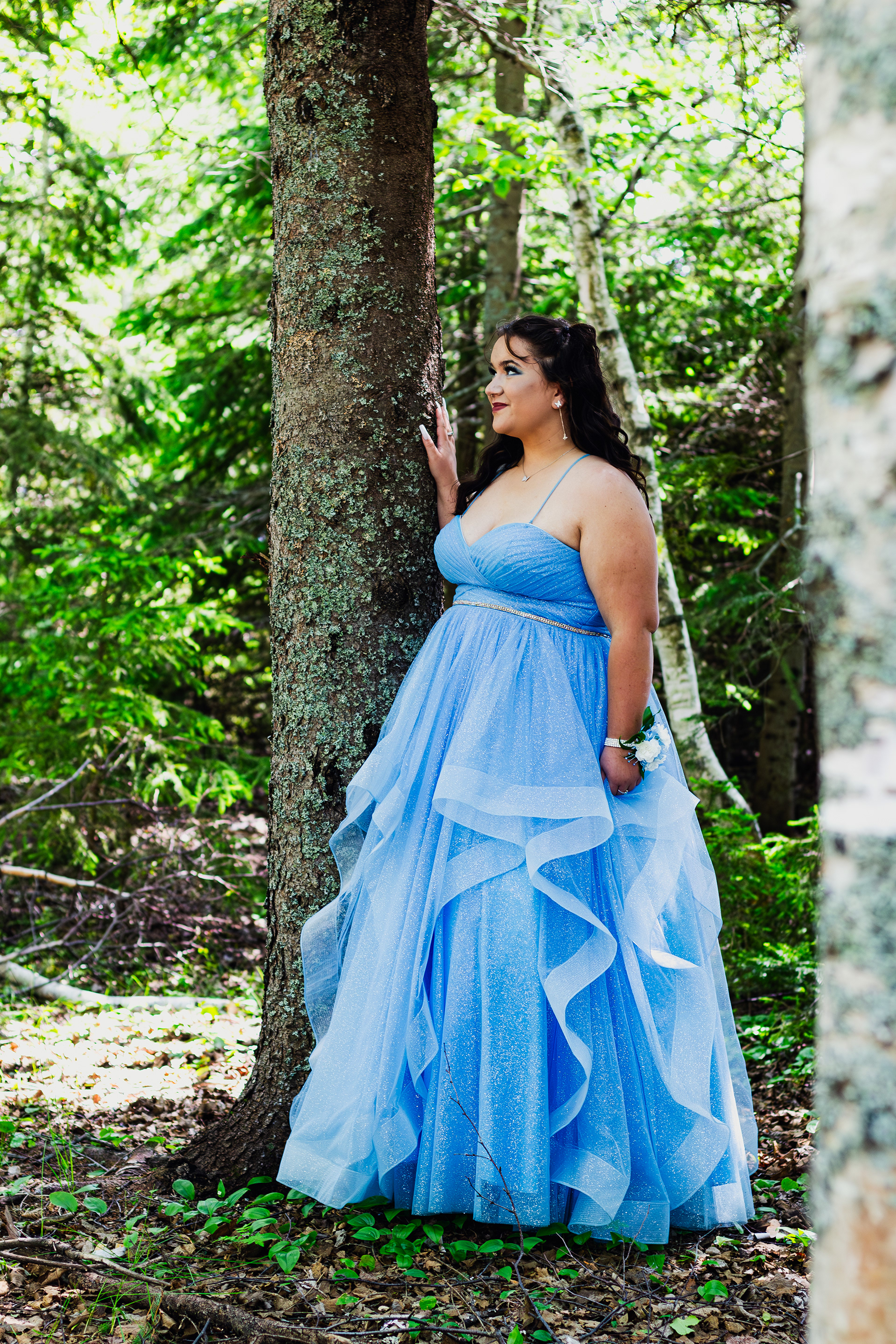Portrait photography outdoors before prom