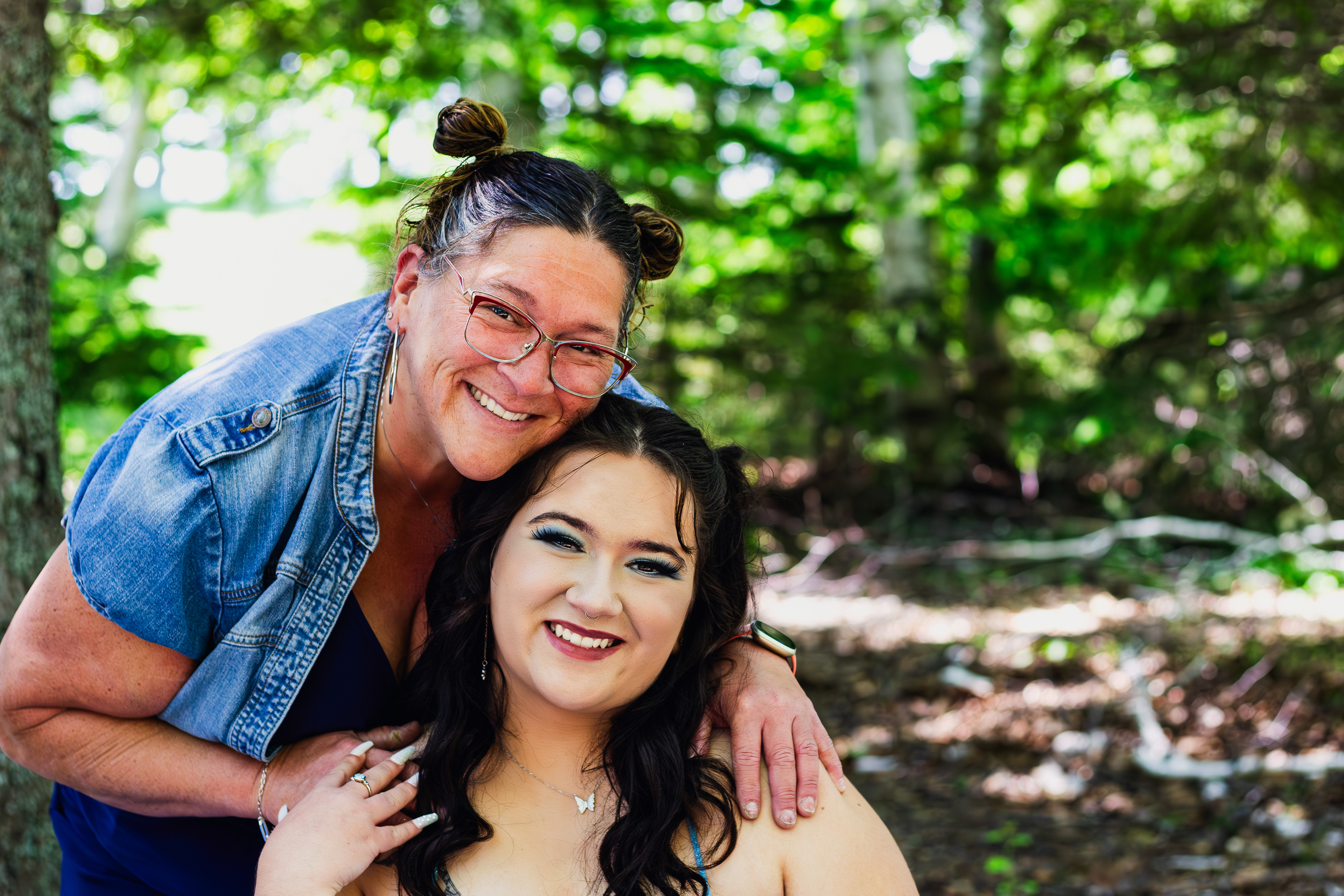 Family photography before prom mother and daughter