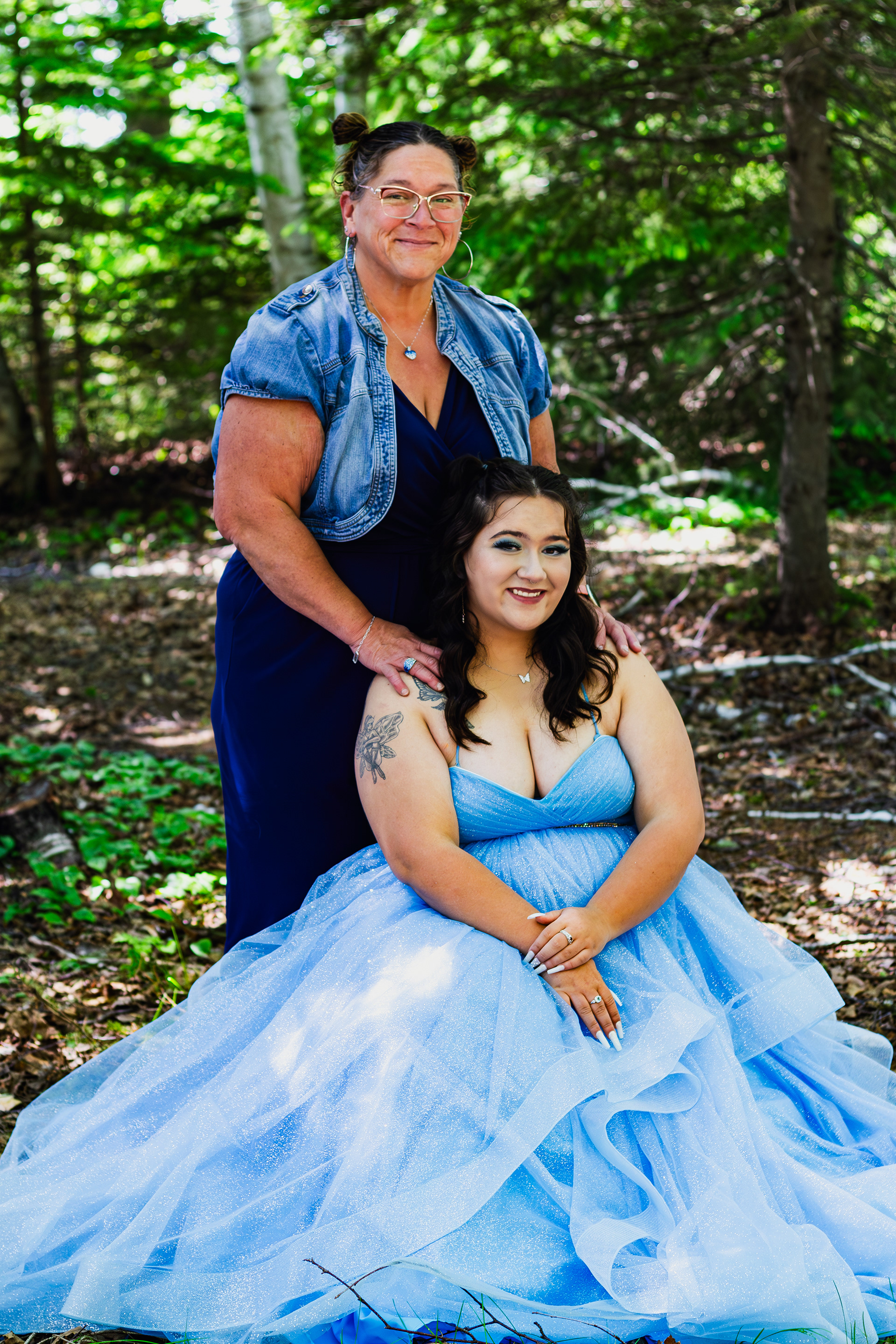 Family photography before prom mother and daughter