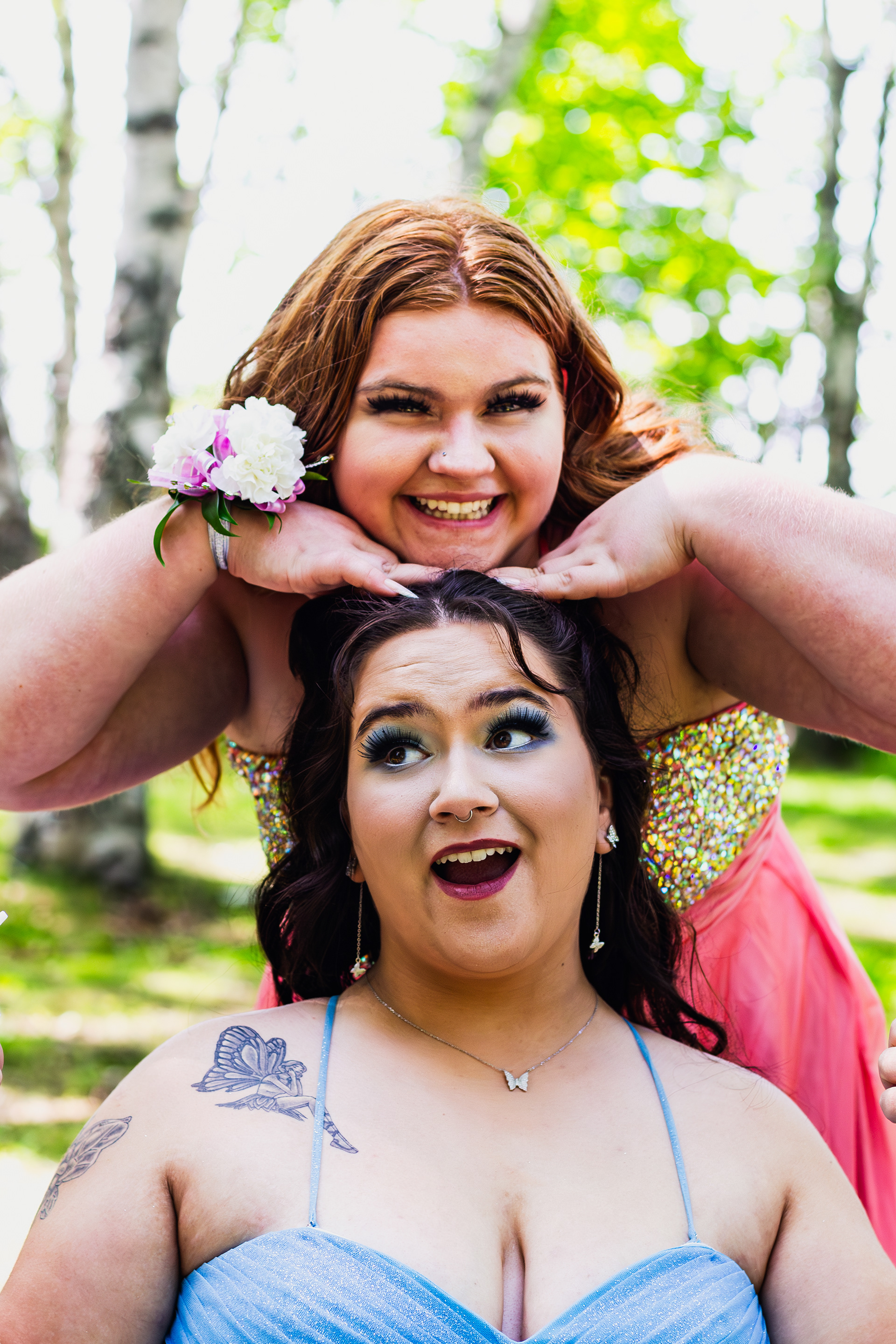 Outdoors photography of friends before prom