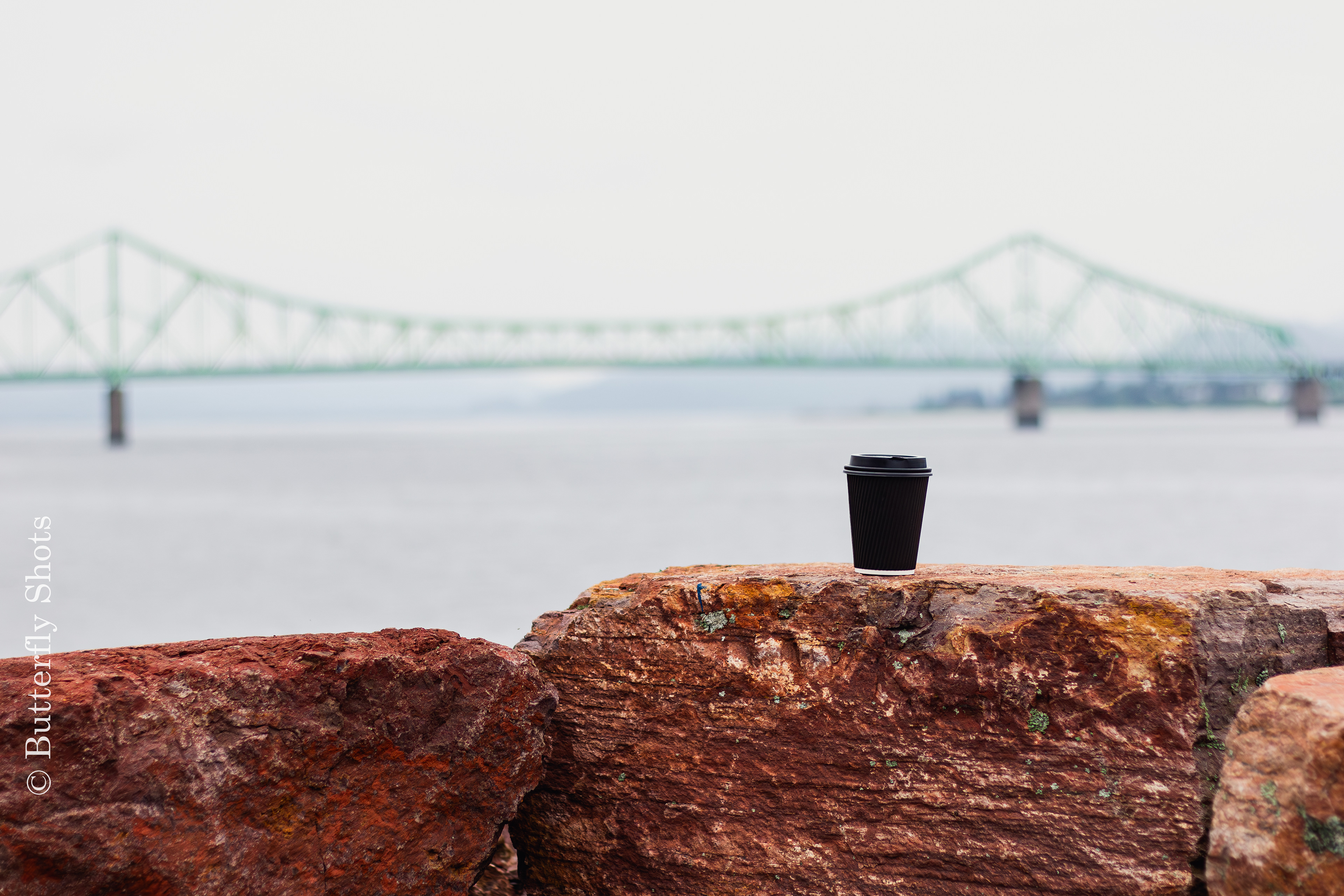 Product photography of a coffee in front of the bridge