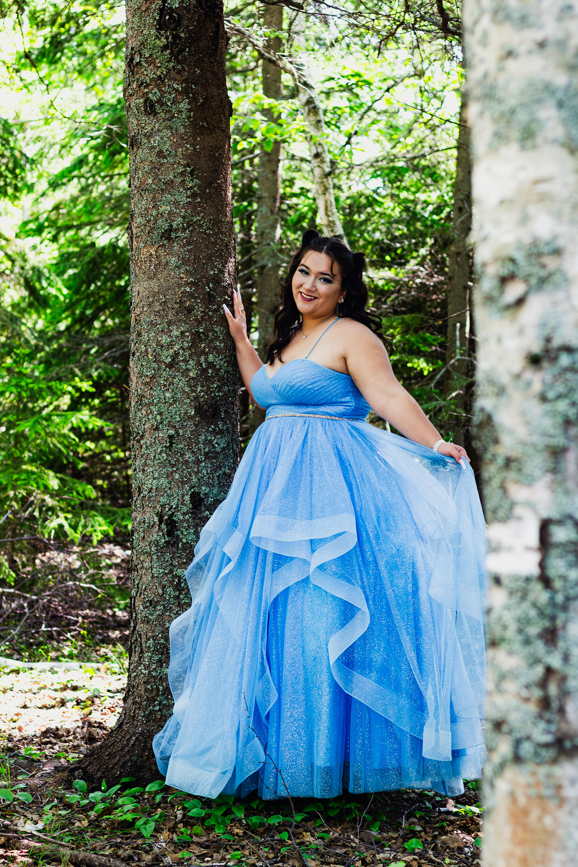 Portrait photography outdoors before prom