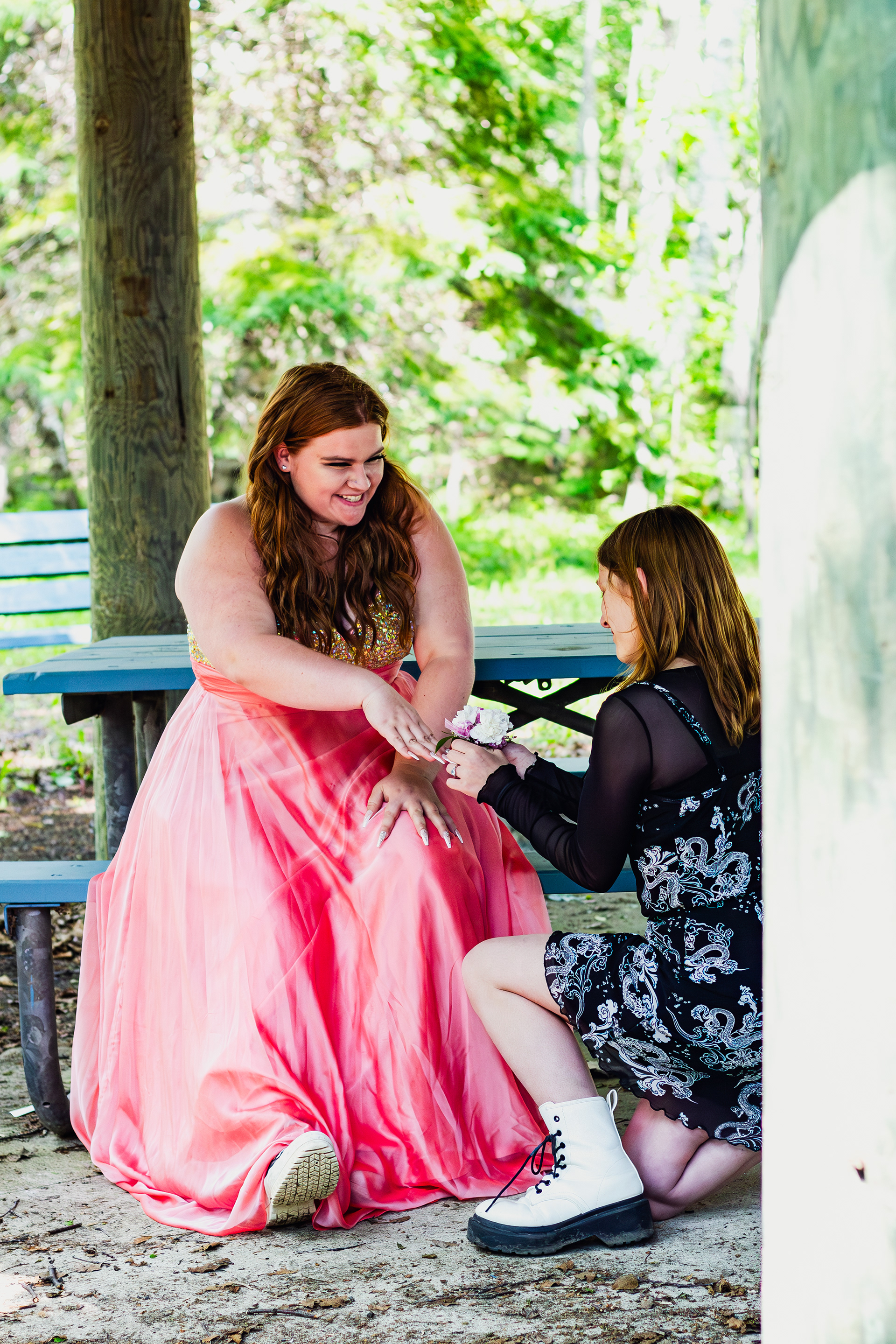 Outdoors photography of friends before prom