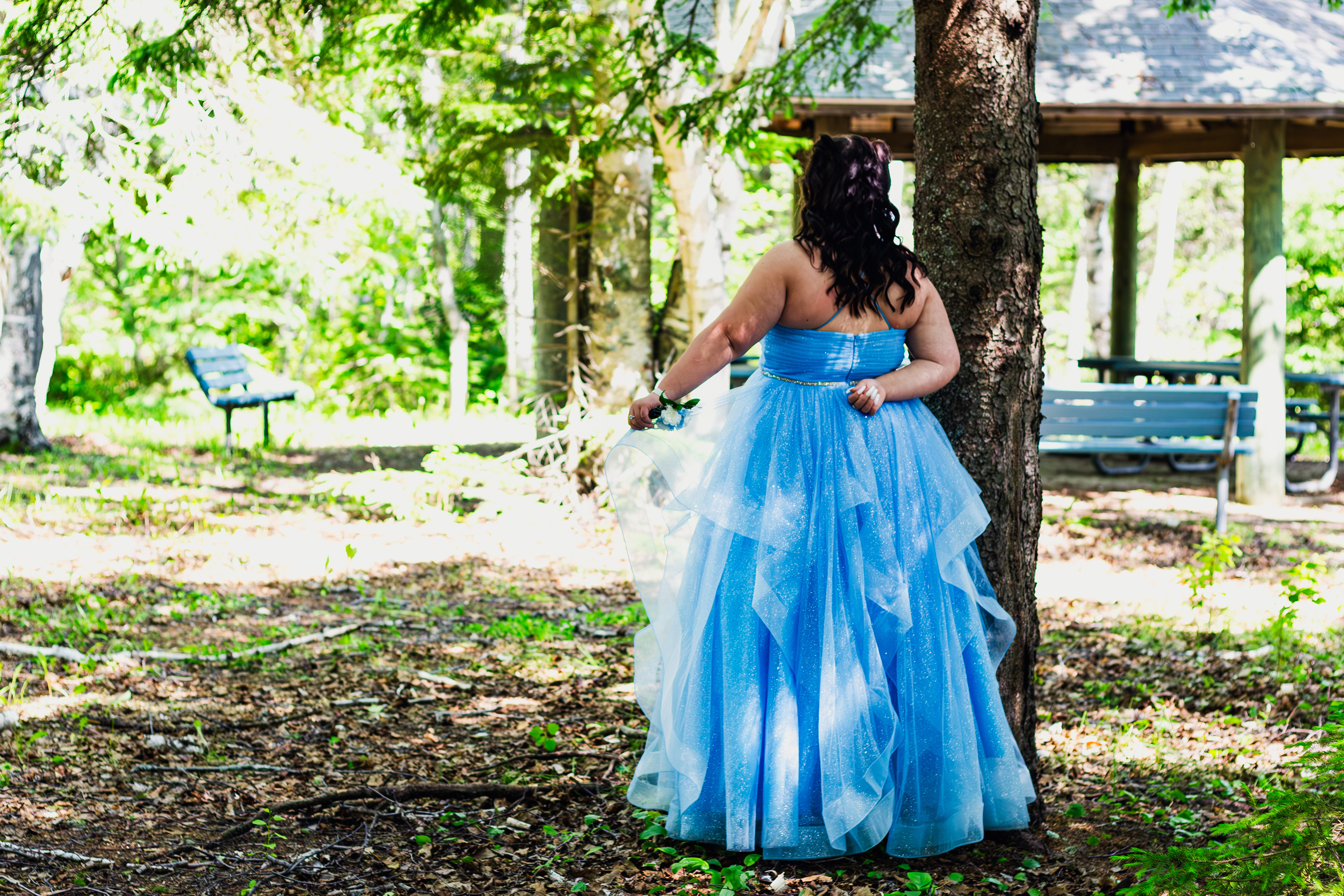 Portrait photography outdoors before prom