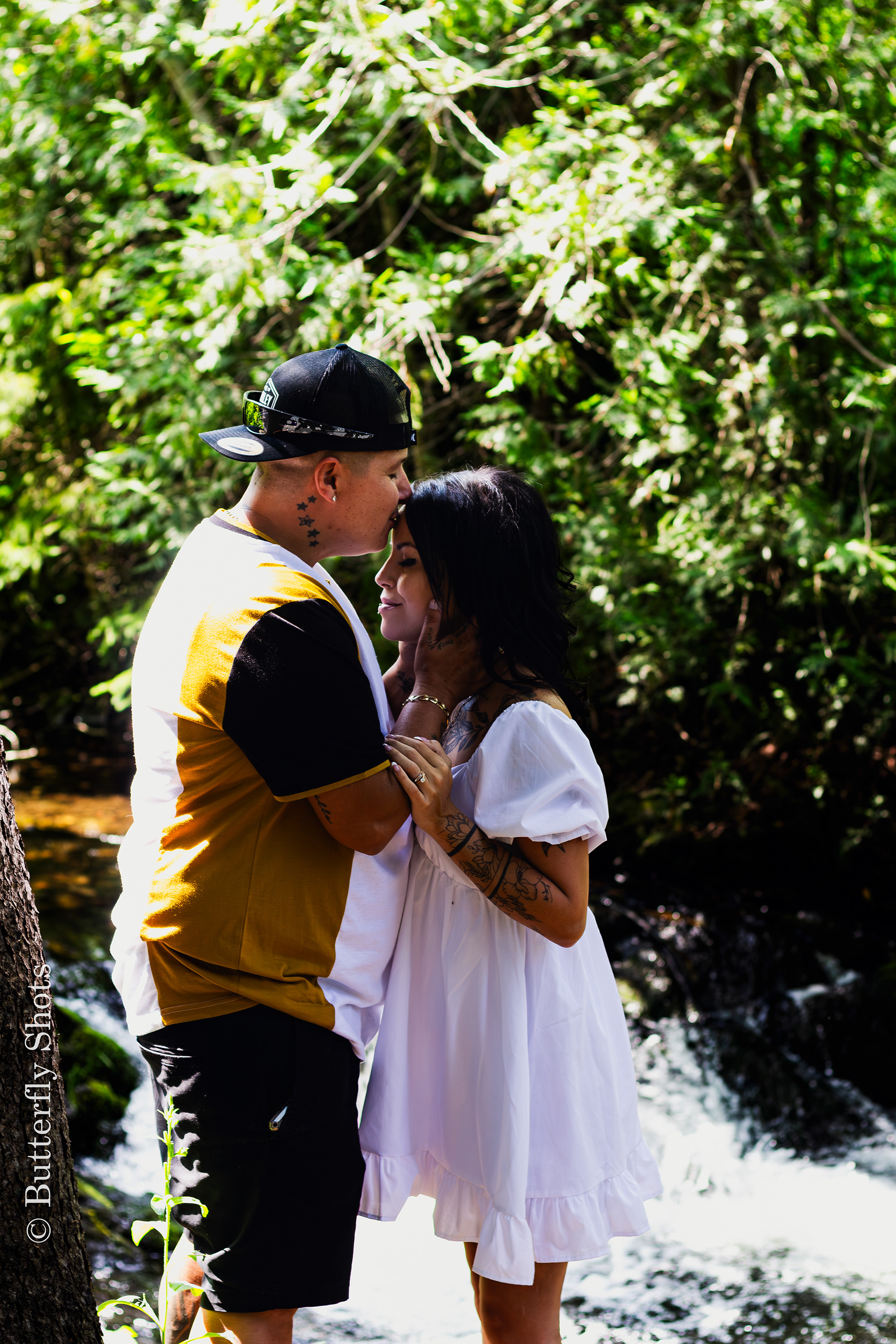 Outdoors engagement photoshoot