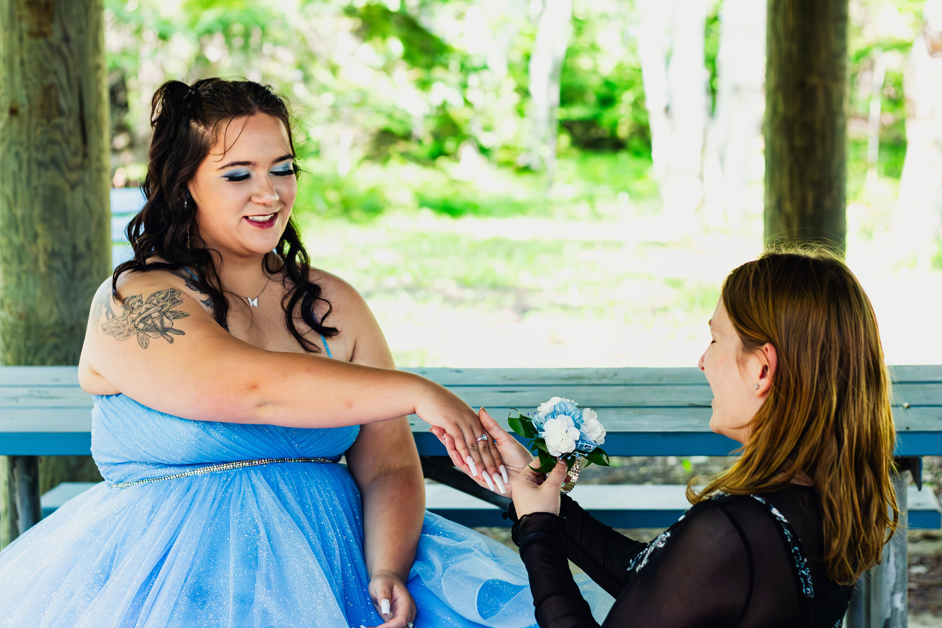 Outdoors photography before prom