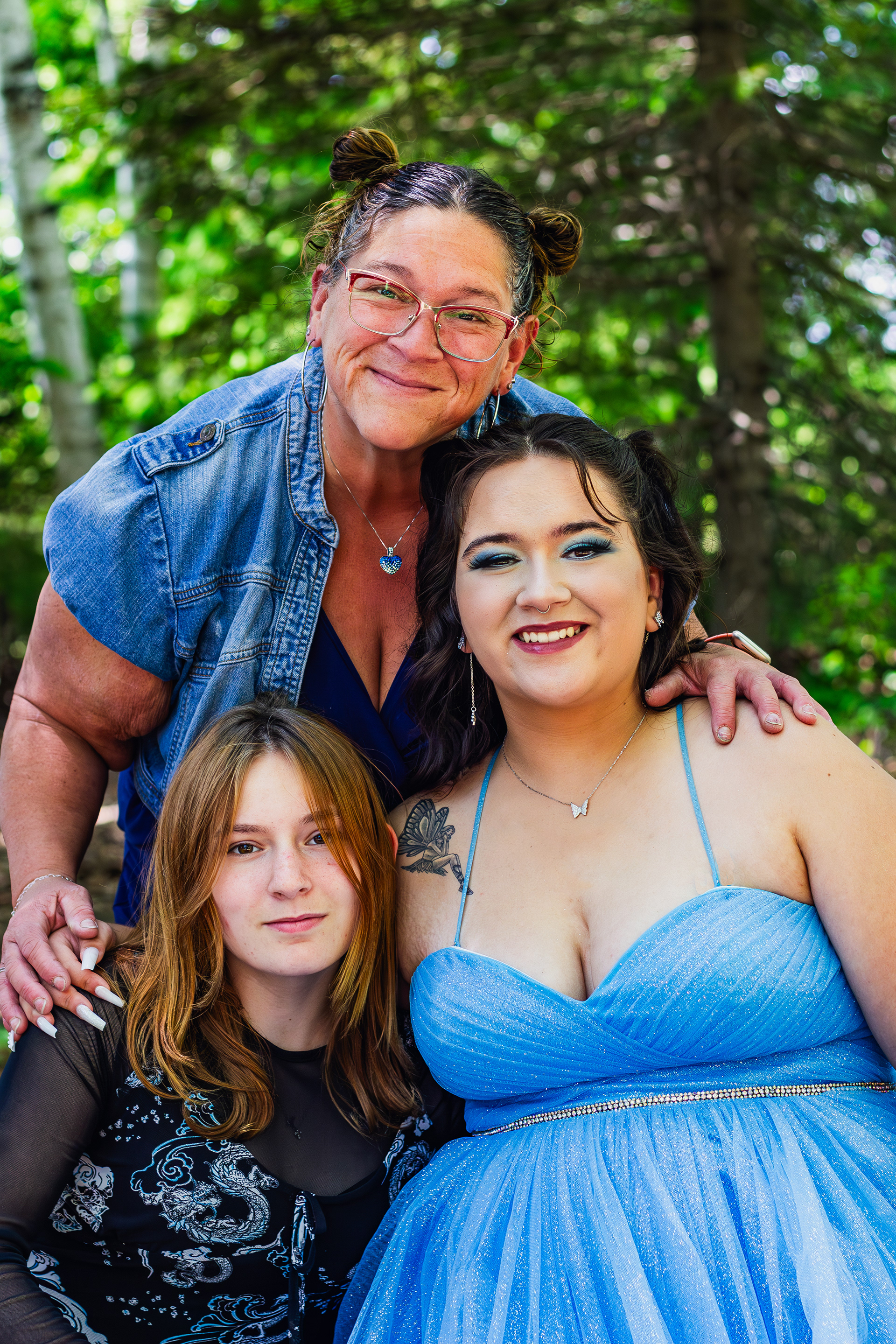 Family photography before prom mother and daughters
