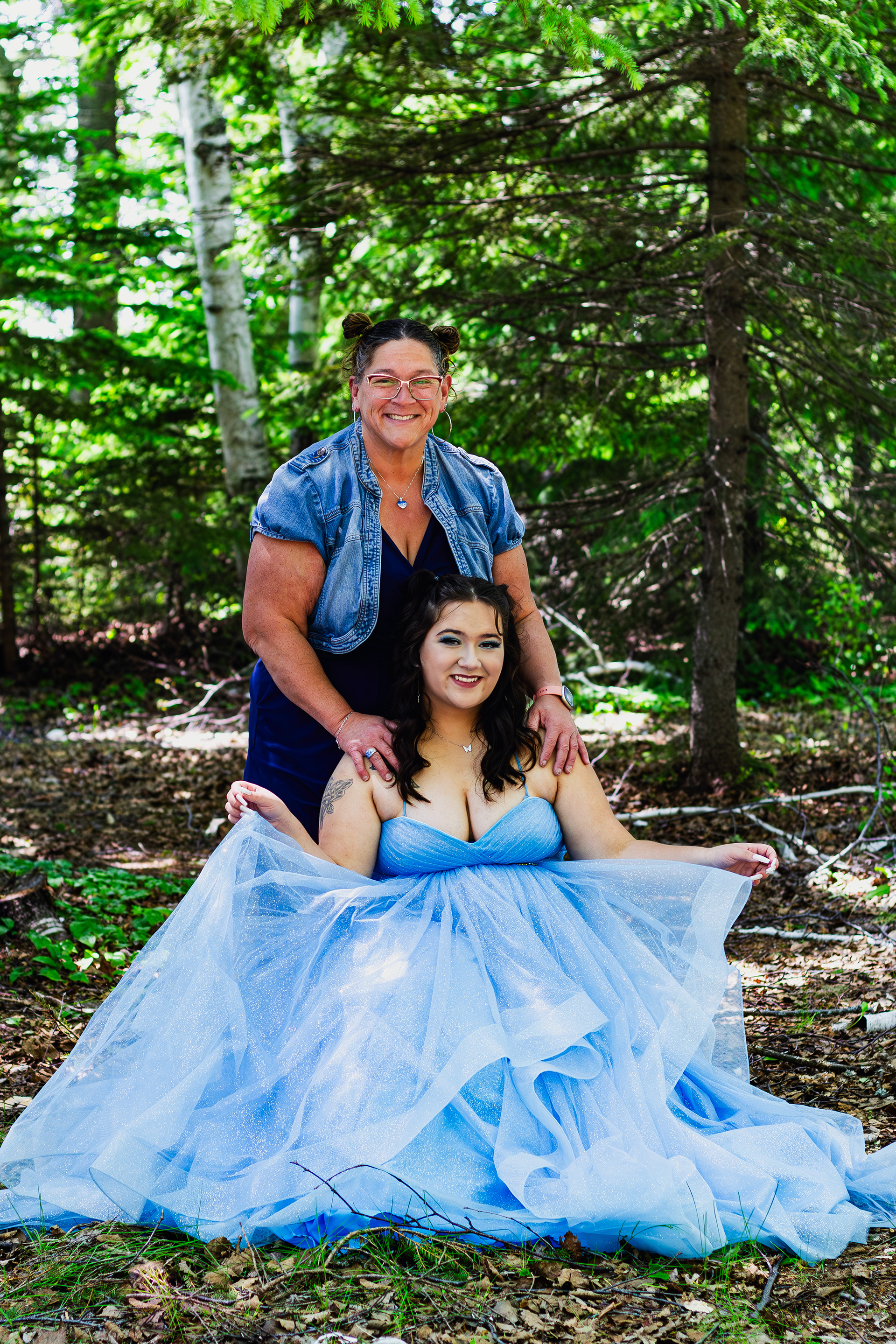 Family photography before prom mother and daughter
