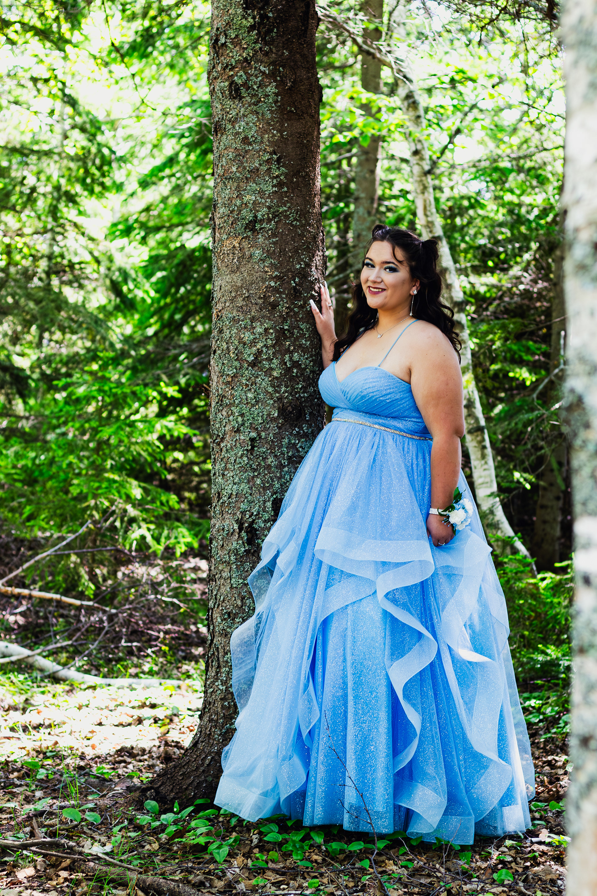 Portrait photography outdoors before prom