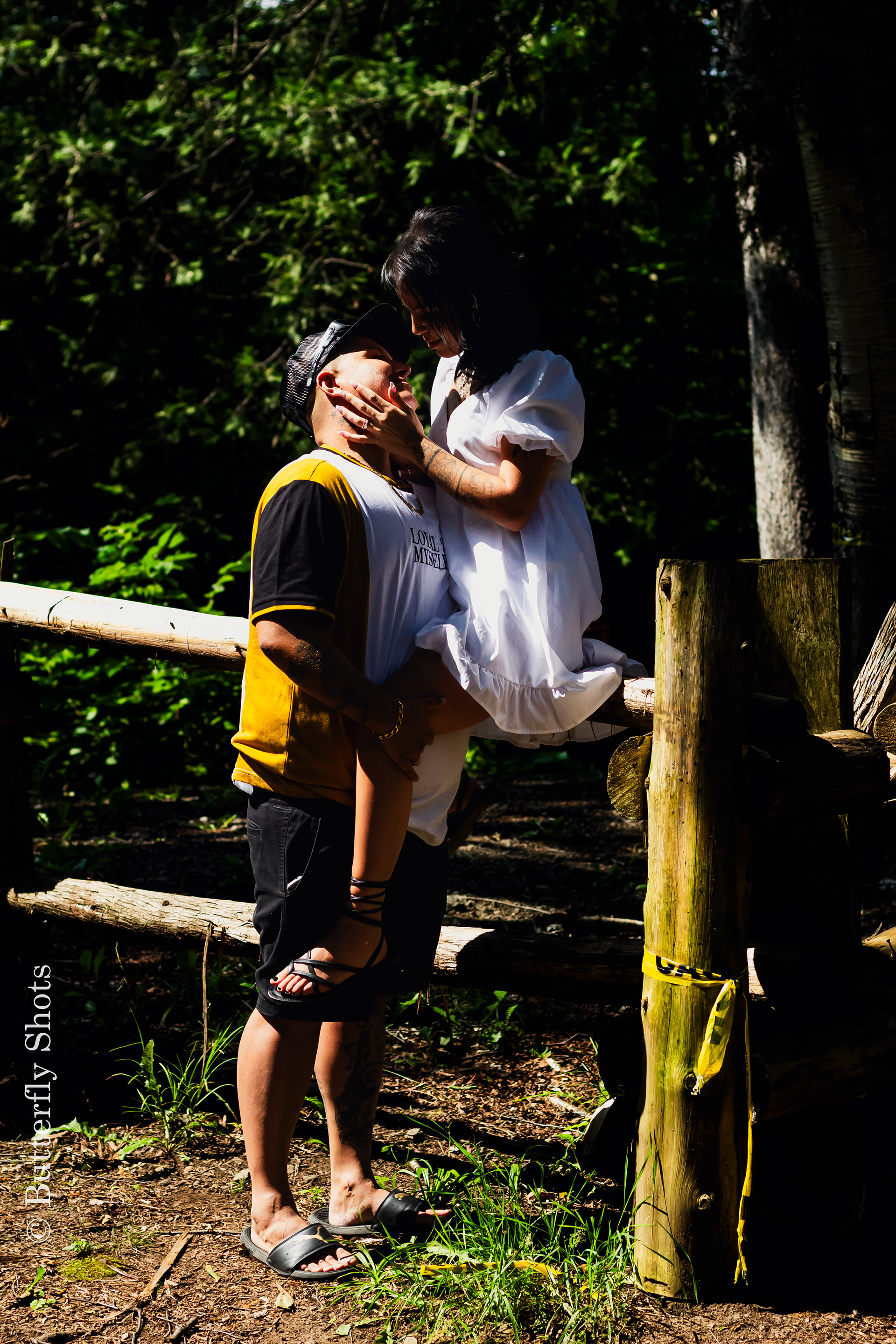 Outdoors engagement photoshoot