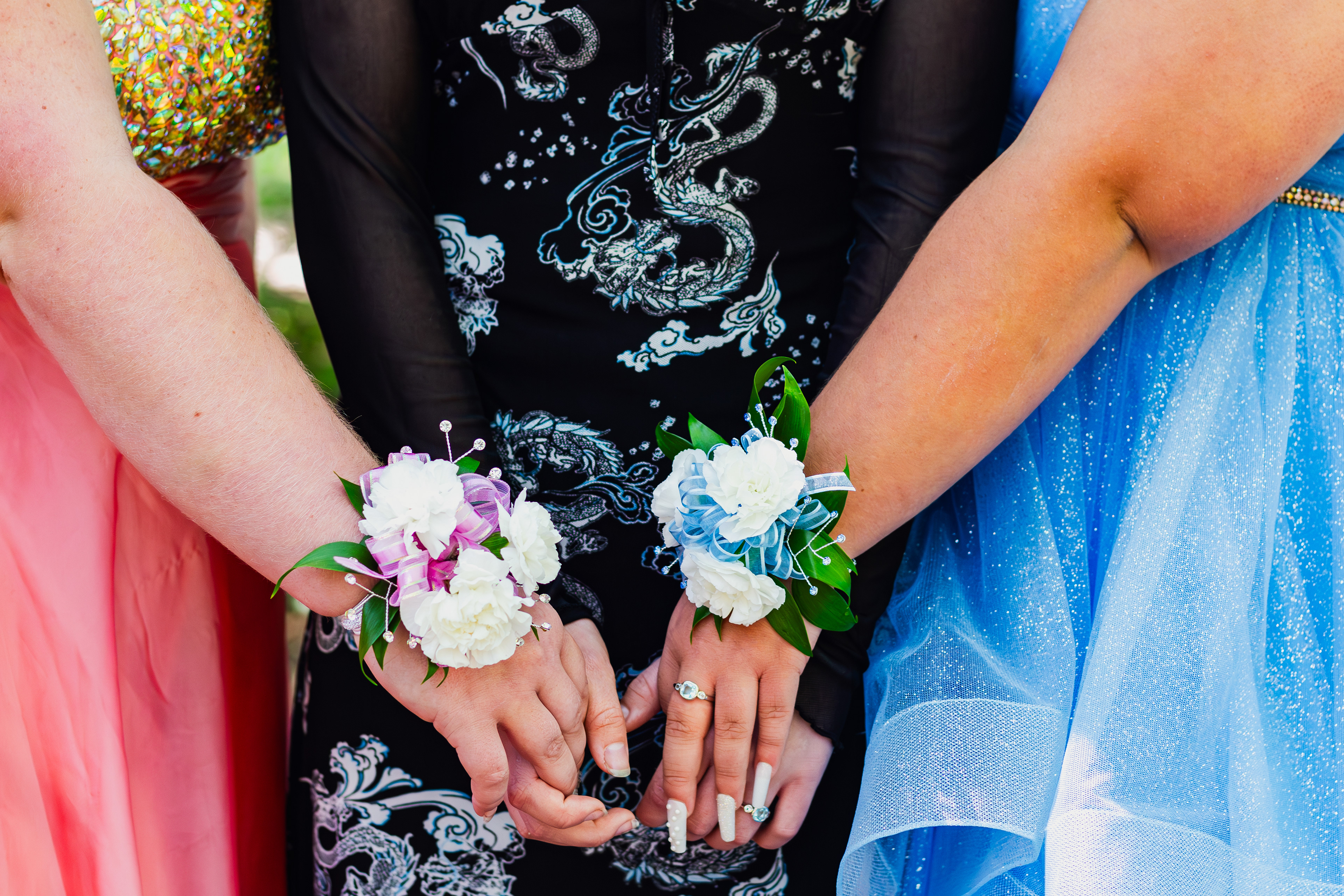 Outdoors photography of friends before prom