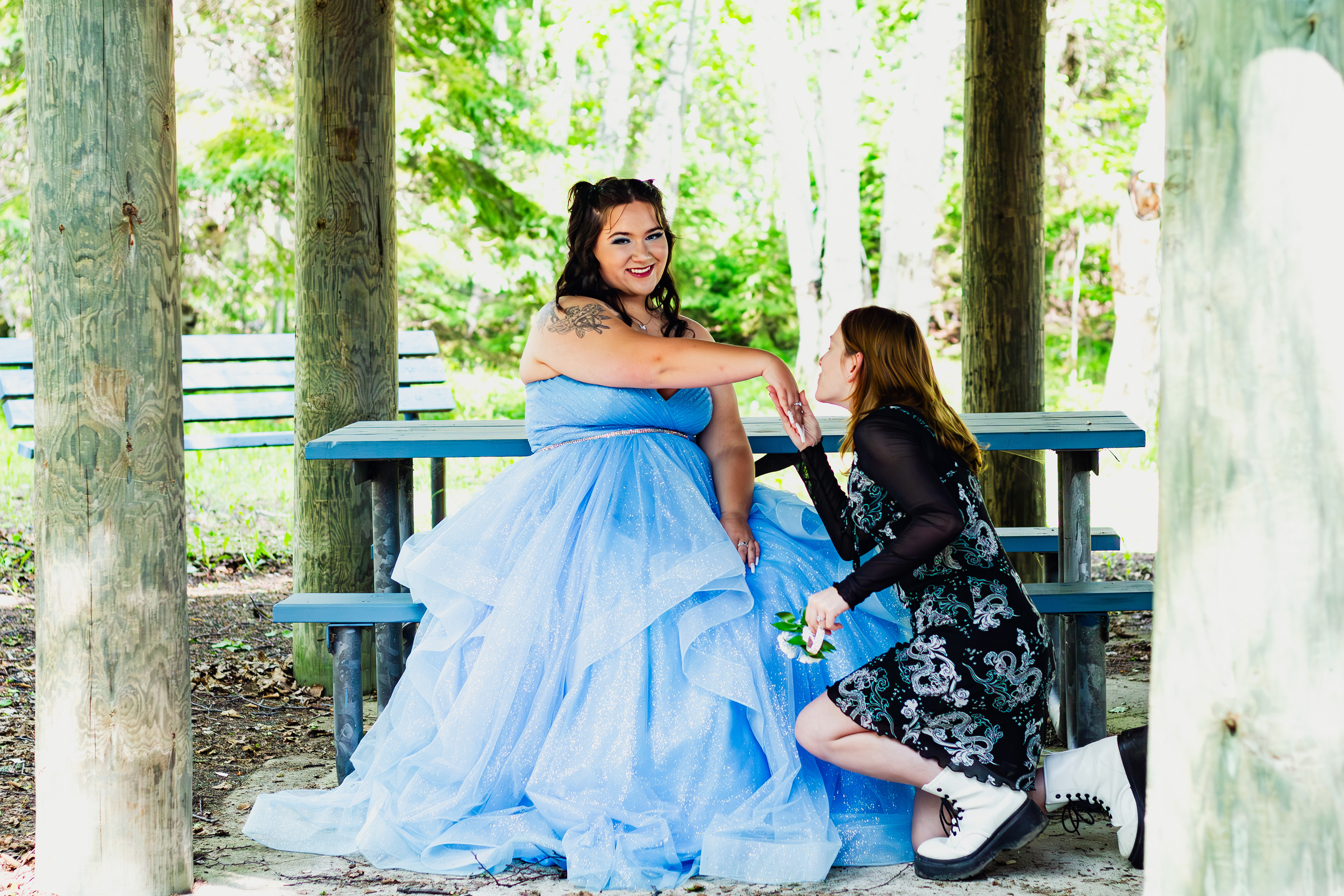Outdoors photography before prom